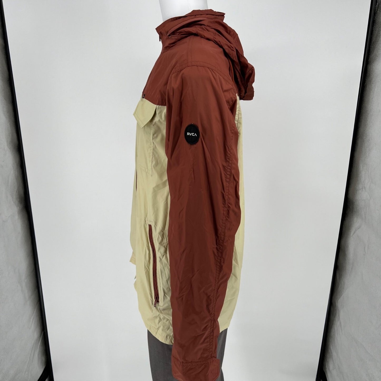 RVCA Men's Two-Tone Red/Cream Polyamide Shell Bay Blocker Windbreaker Jacket -XL