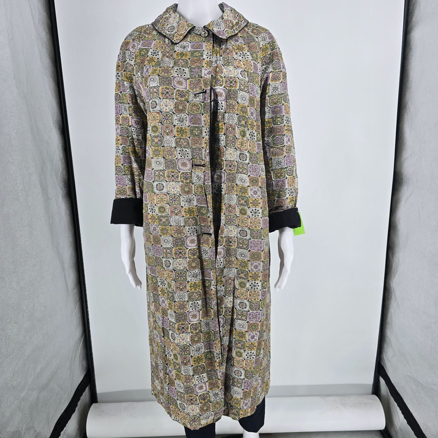 Vintage 1960s Unbranded Mosaic Tile Print/Black Reversible Coat (Large)