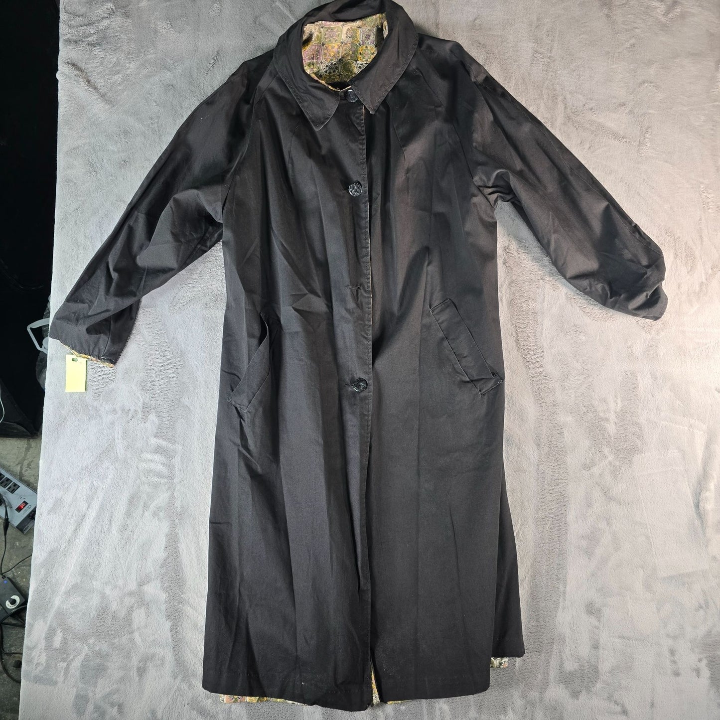 Vintage 1960s Unbranded Mosaic Tile Print/Black Reversible Coat (Large)