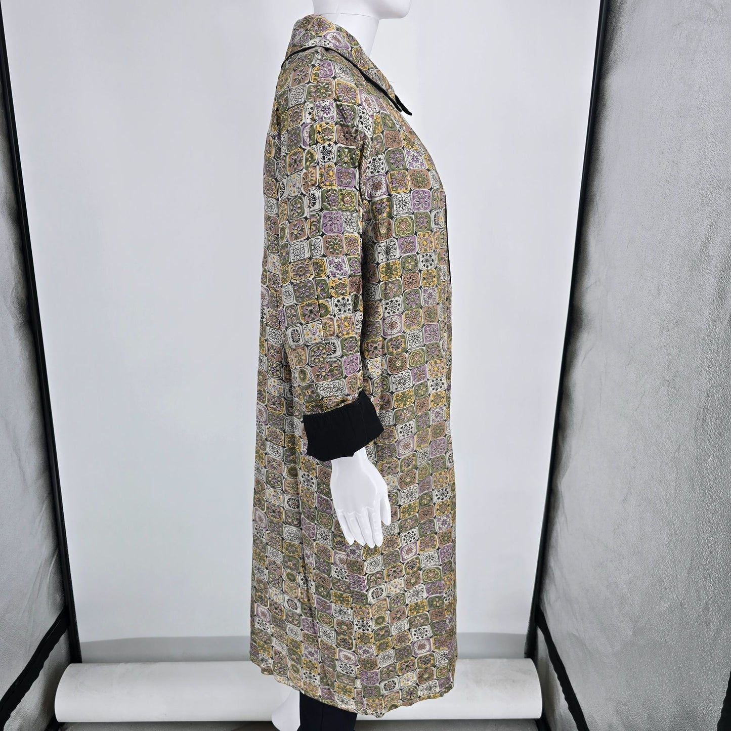Vintage 1960s Unbranded Mosaic Tile Print/Black Reversible Coat (Large)