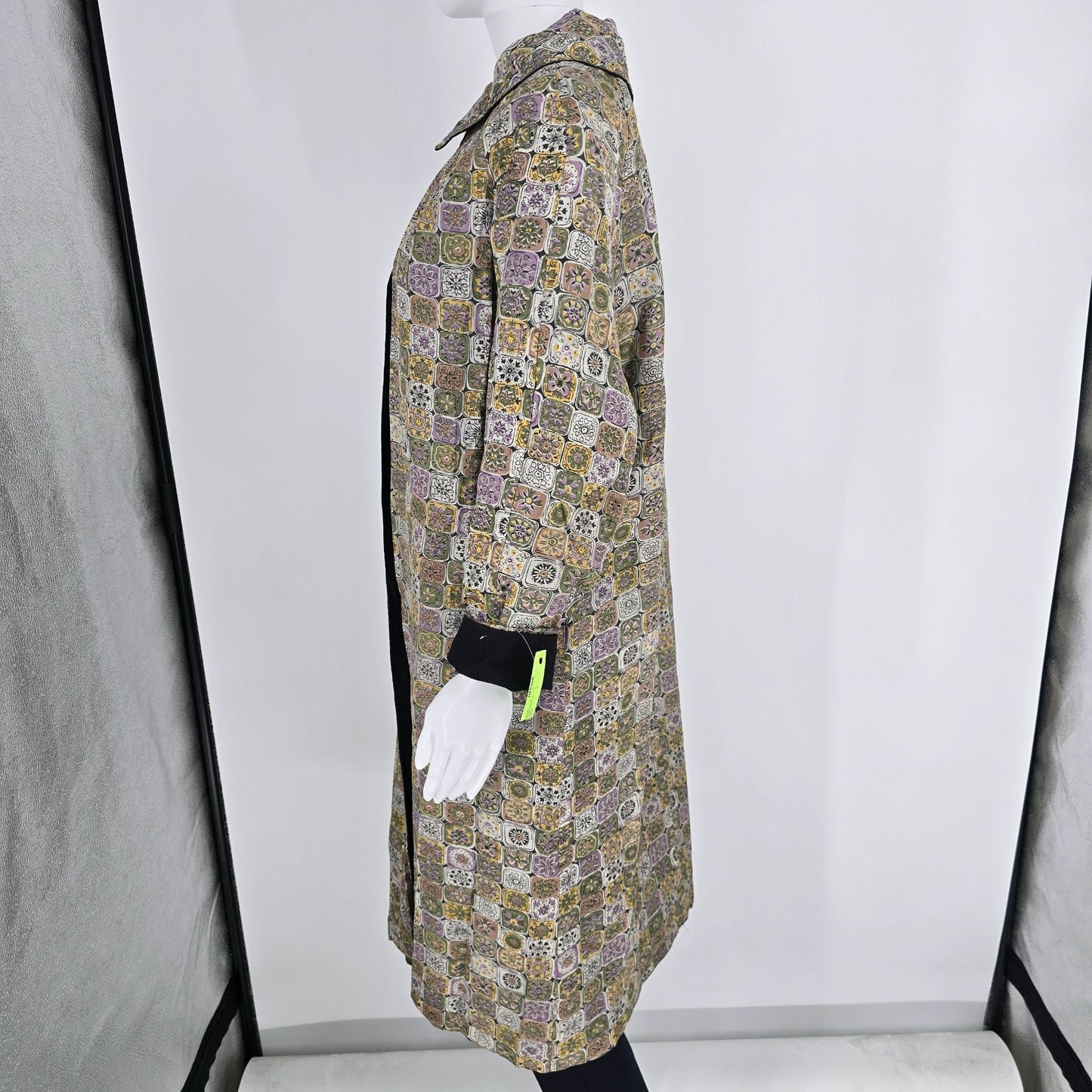 Vintage 1960s Unbranded Mosaic Tile Print/Black Reversible Coat (Large)