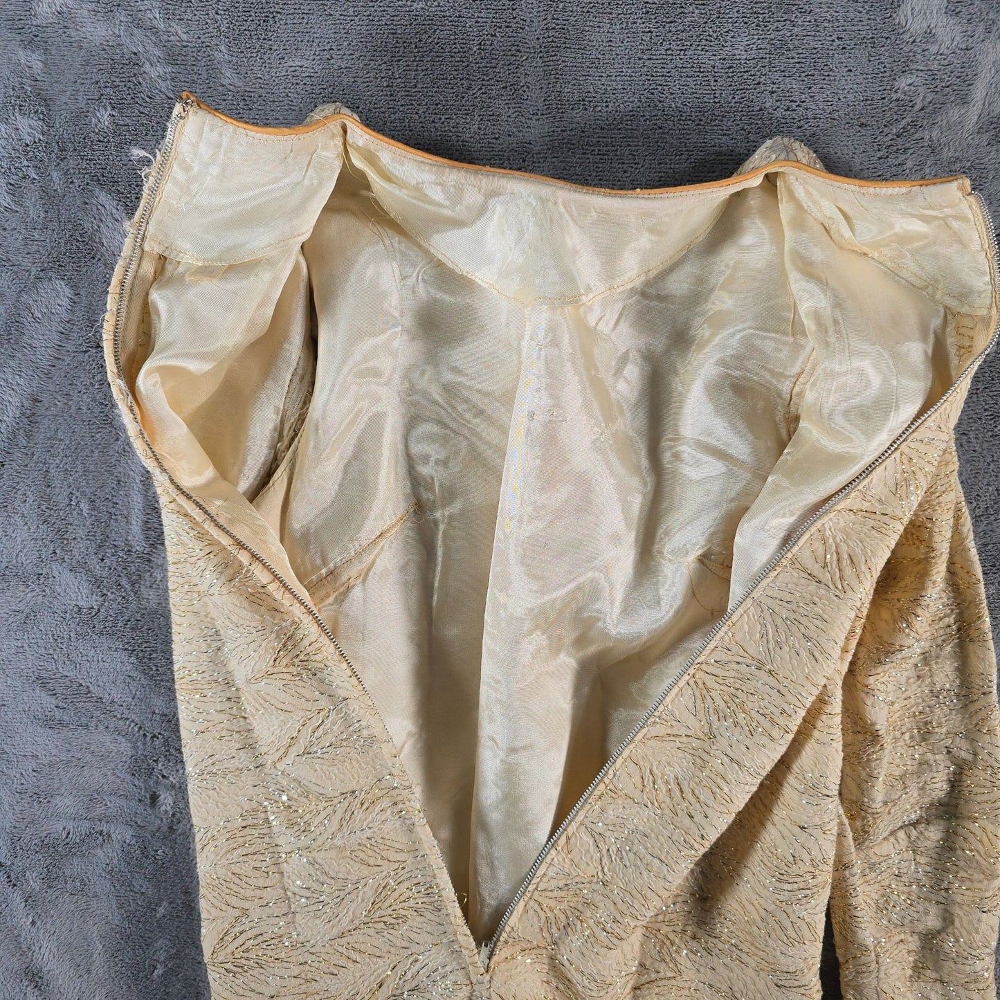Vintage 1960s Cream Knit Metallic Lace Mod Mini Shift Dress (Small) *Damaged