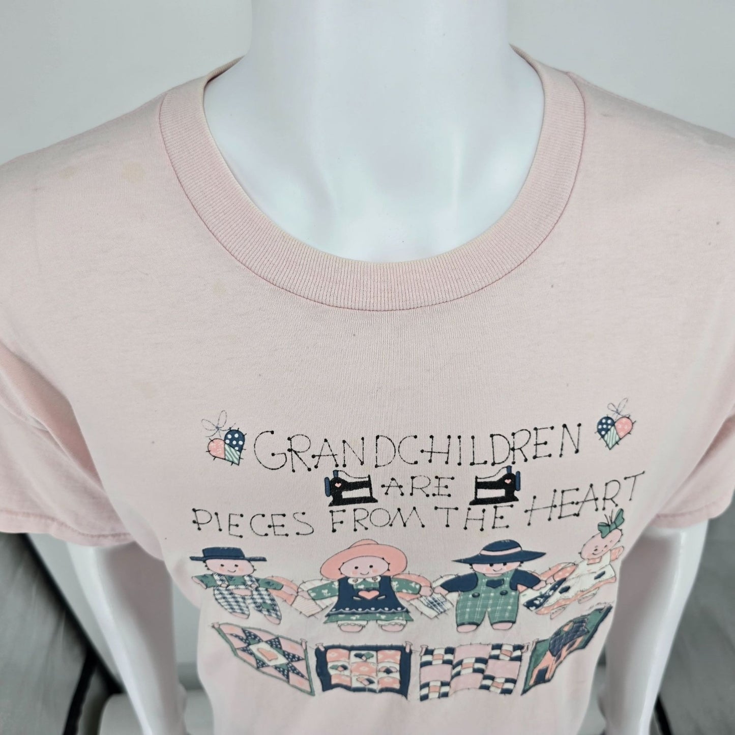 Vintage Y2K "Grandchildren Are Pieces from the Heart" Quilt Graphic T-Shirt (XL)