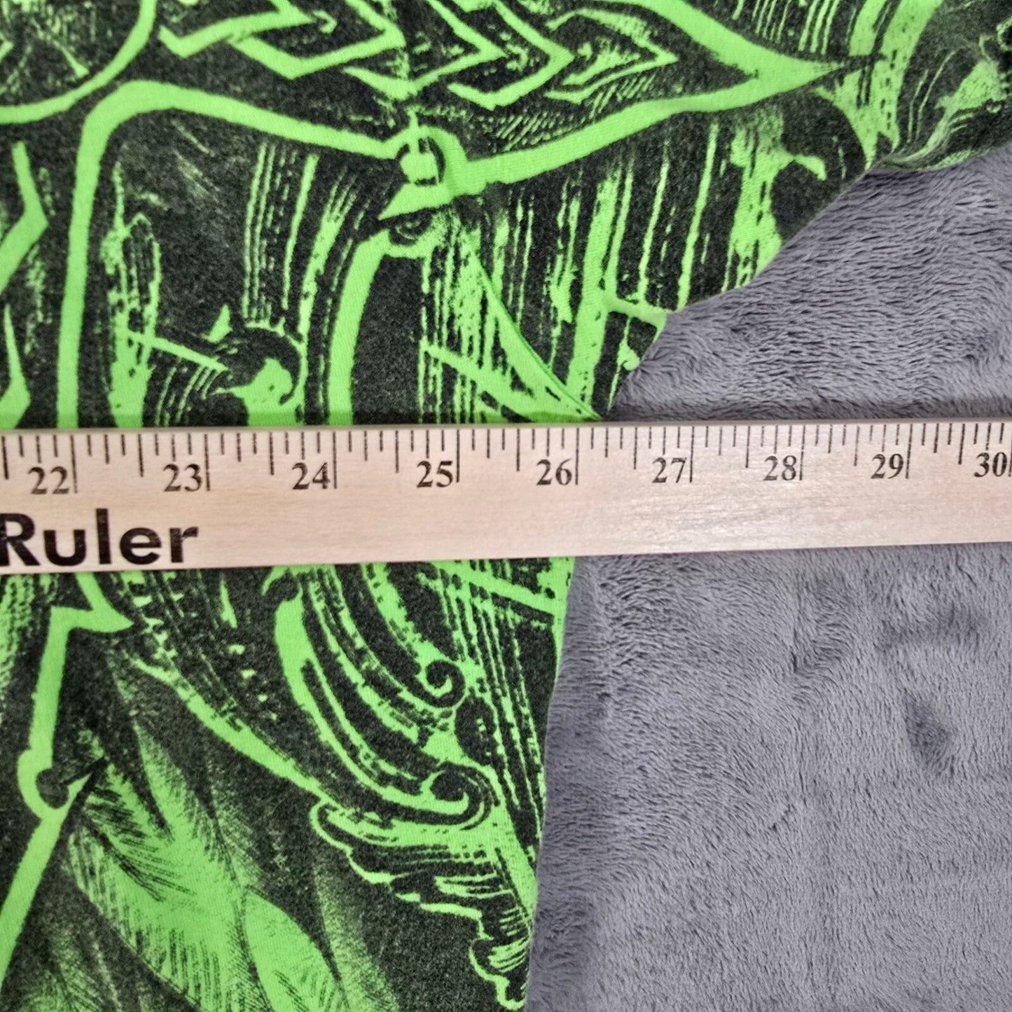 Y2K Revolutionary Rebel Strife Action Conquers Fear Green Graphic T-Shirt (XXL)