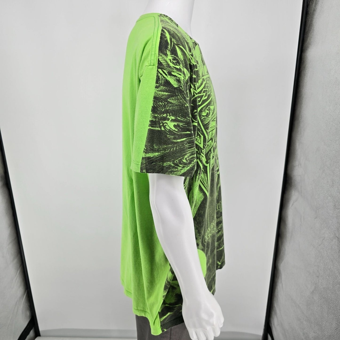 Y2K Revolutionary Rebel Strife Action Conquers Fear Green Graphic T-Shirt (XXL)