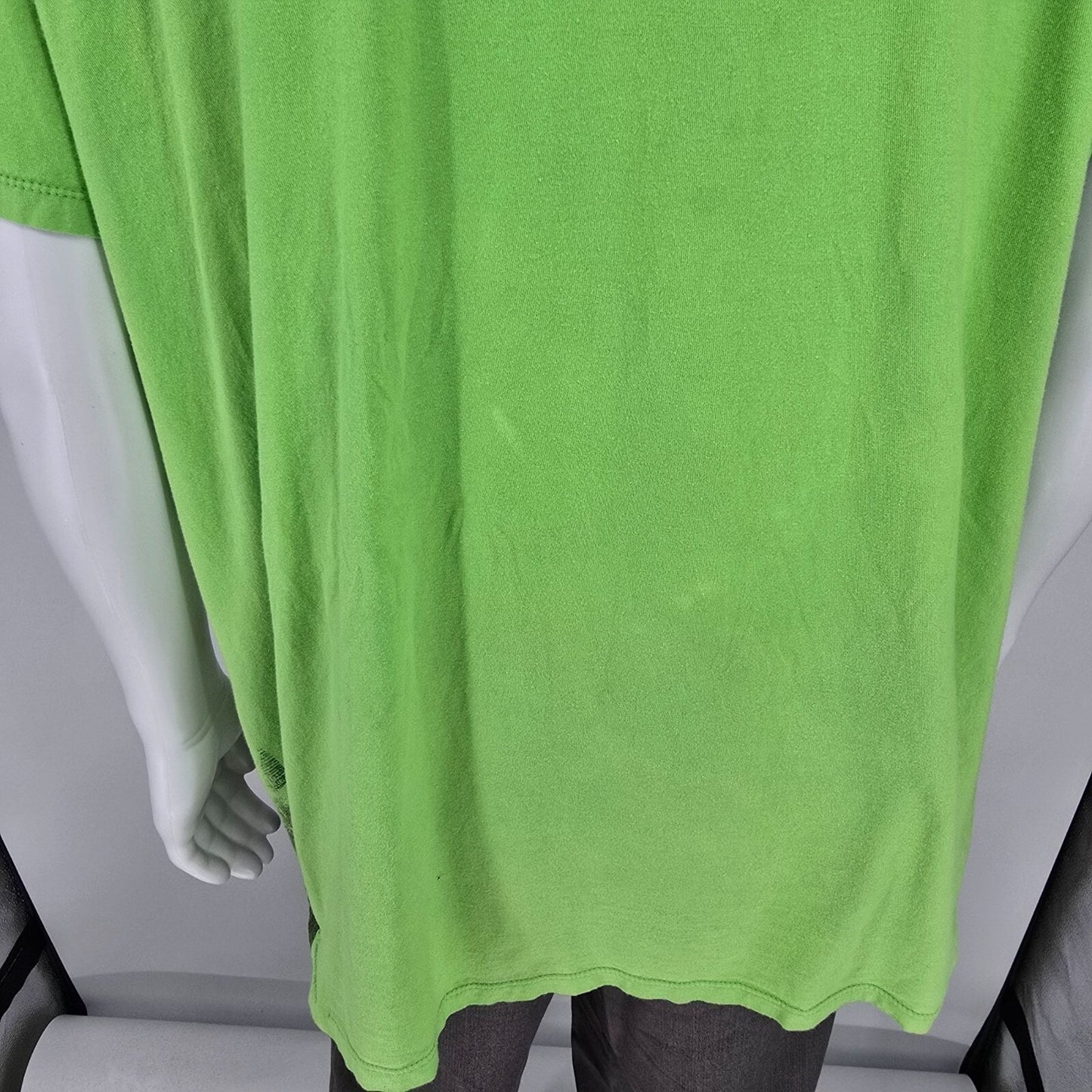 Y2K Revolutionary Rebel Strife Action Conquers Fear Green Graphic T-Shirt (XXL)