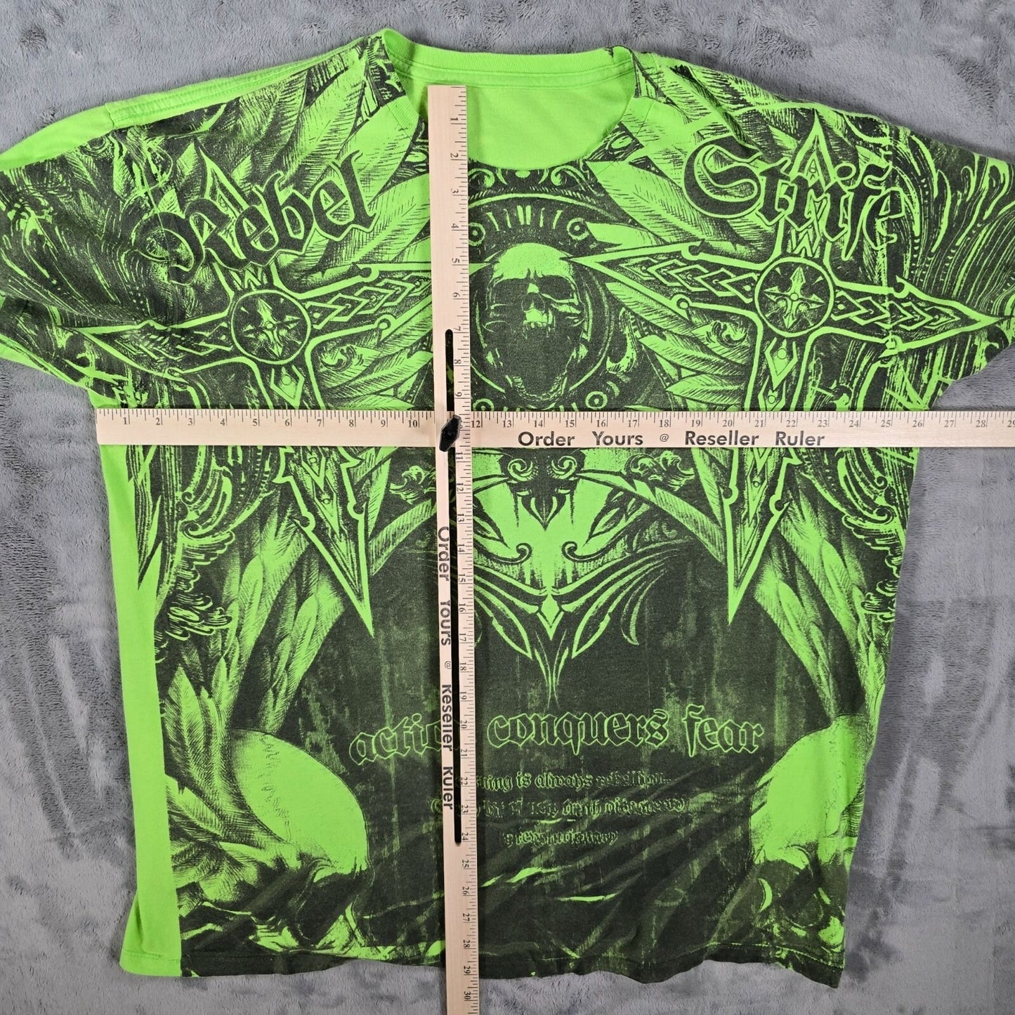 Y2K Revolutionary Rebel Strife Action Conquers Fear Green Graphic T-Shirt (XXL)