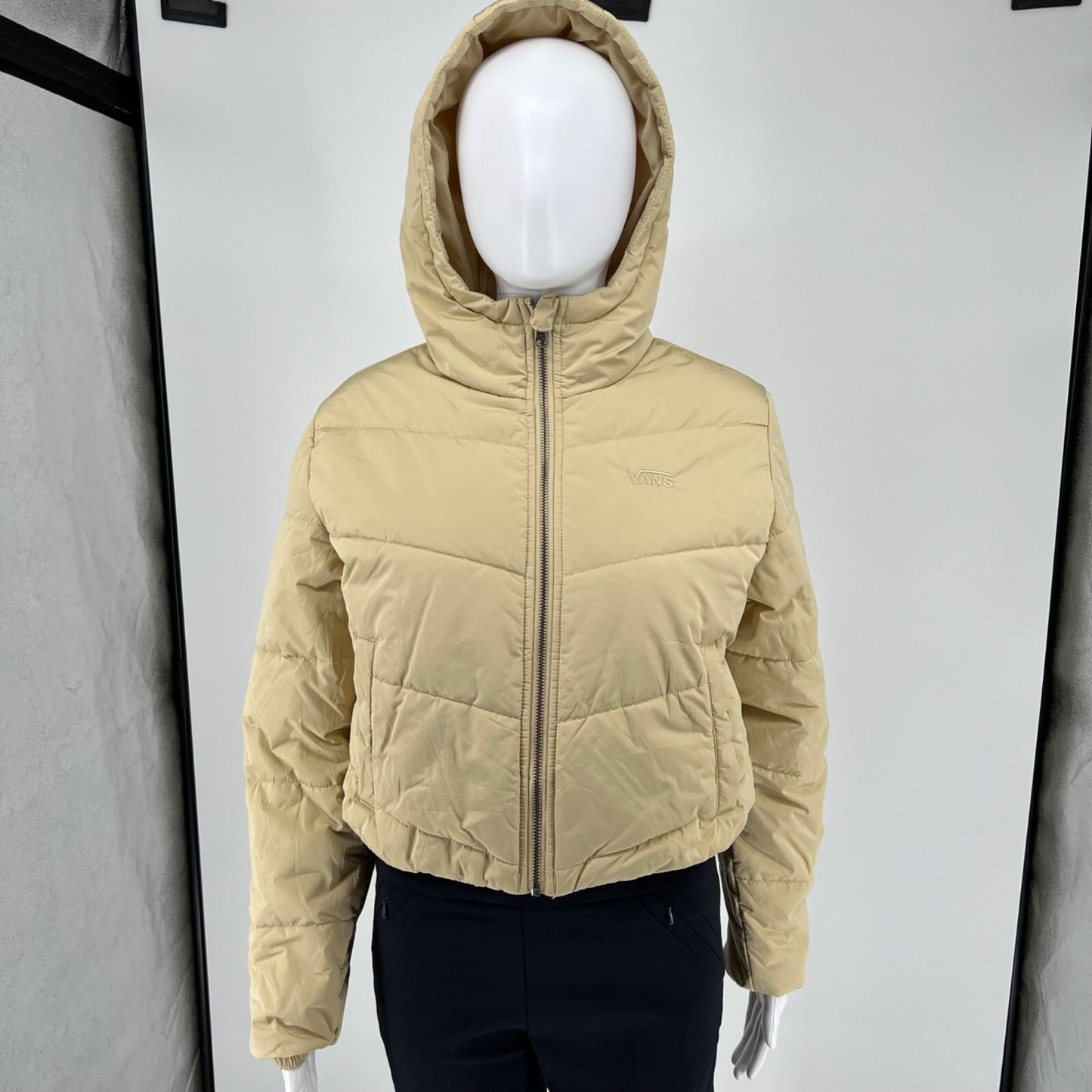 Vans Women's Mojave Desert (i.e. Beige) MTE Foundry Crop Puff Hooded Jacket (XS)