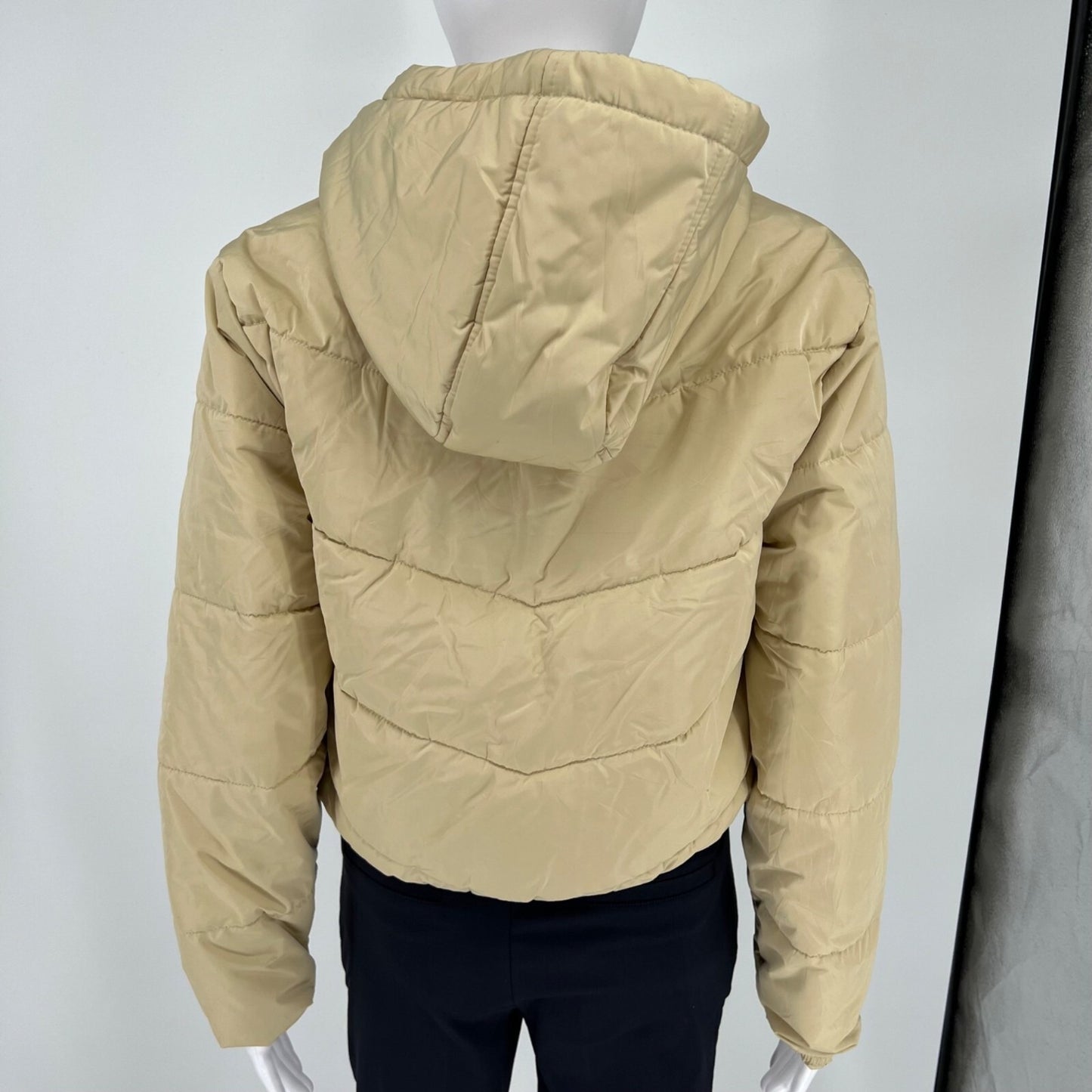 Vans Women's Mojave Desert (i.e. Beige) MTE Foundry Crop Puff Hooded Jacket (XS)