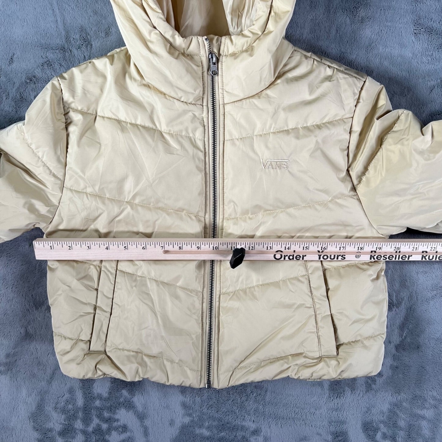 Vans Women's Mojave Desert (i.e. Beige) MTE Foundry Crop Puff Hooded Jacket (XS)