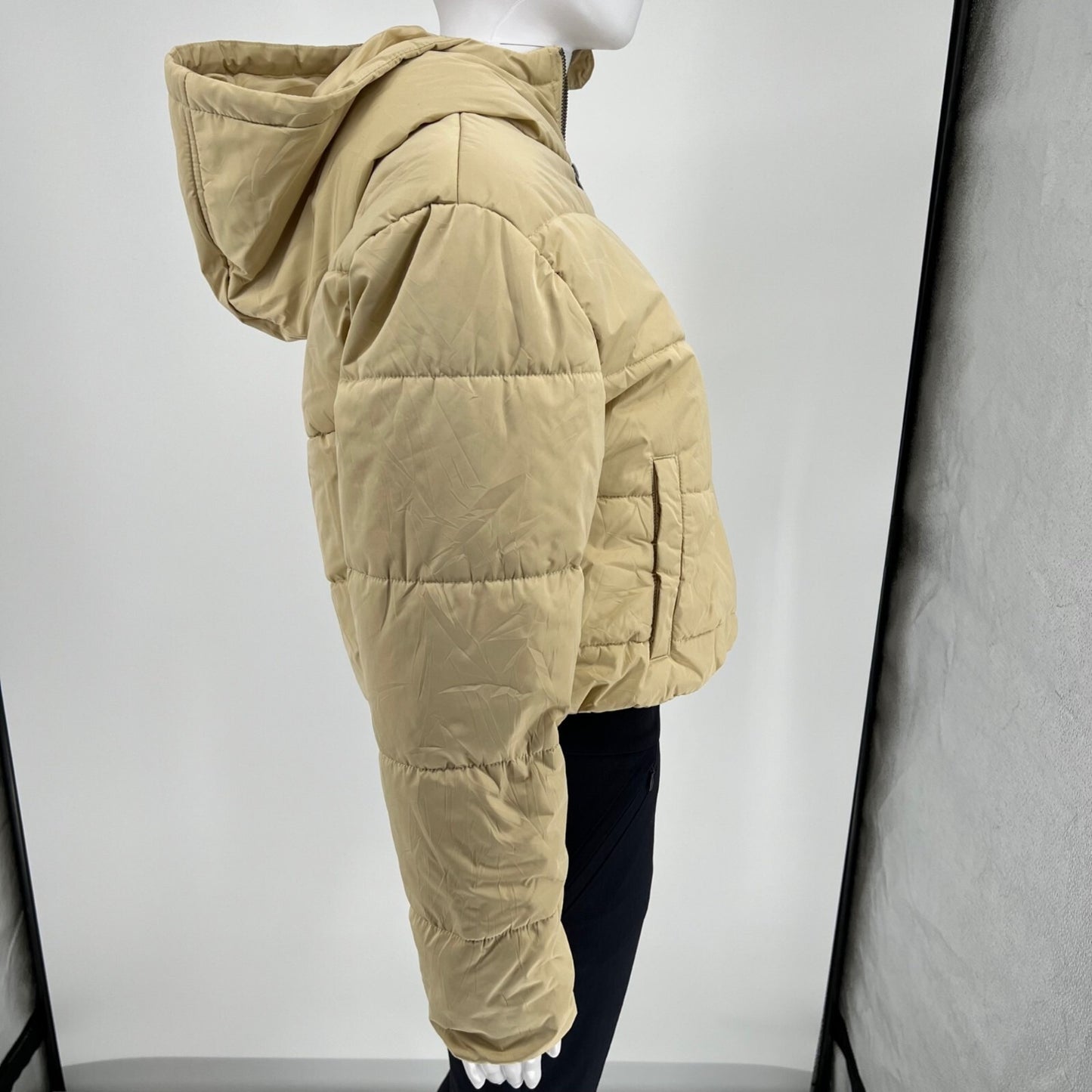 Vans Women's Mojave Desert (i.e. Beige) MTE Foundry Crop Puff Hooded Jacket (XS)