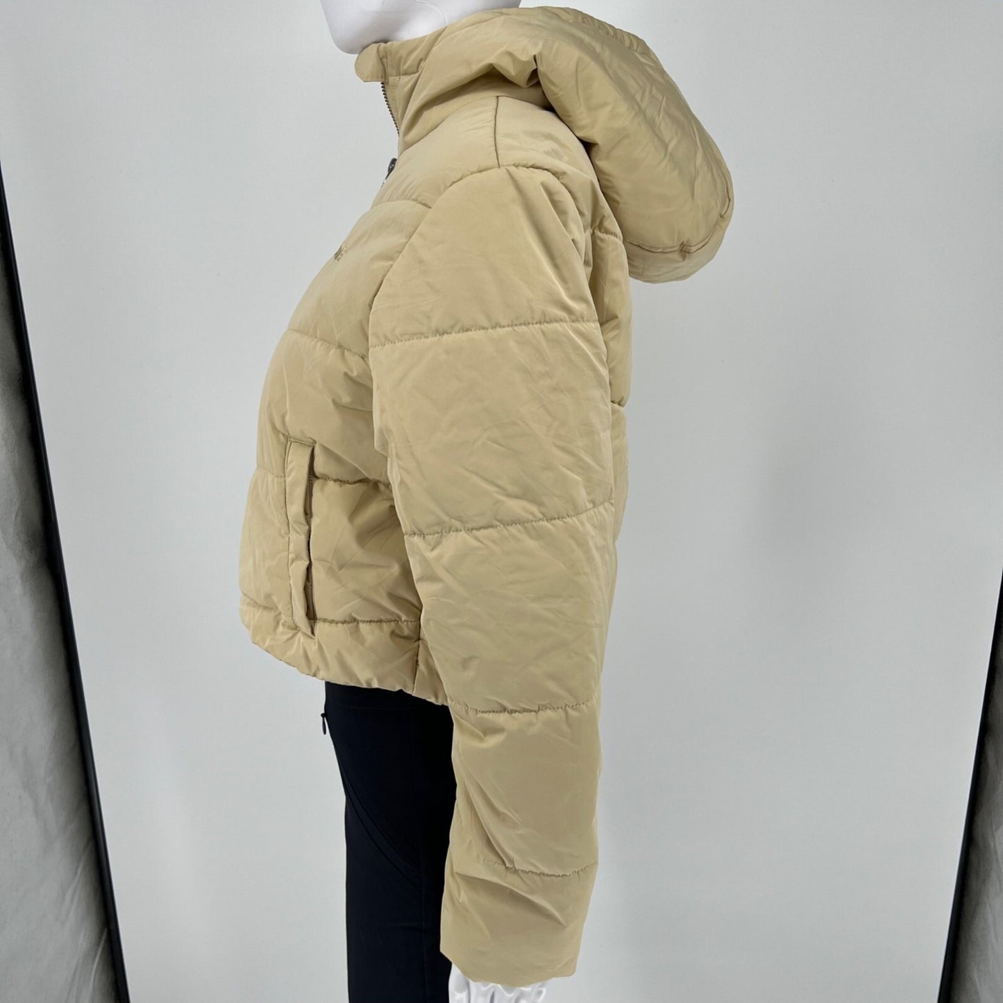 Vans Women's Mojave Desert (i.e. Beige) MTE Foundry Crop Puff Hooded Jacket (XS)