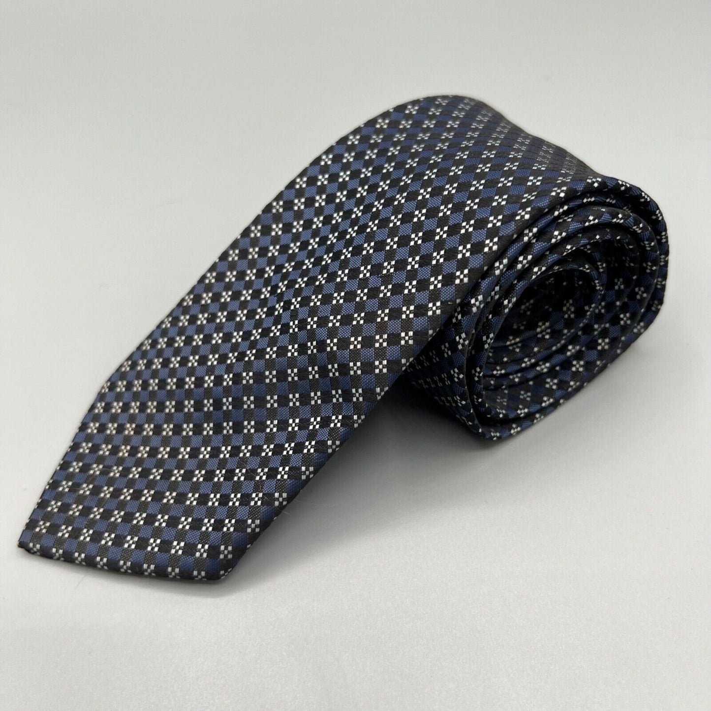 Vintage 1960s Haband's 100% Dacron Polyester Geometric Pattern Skinny Tie