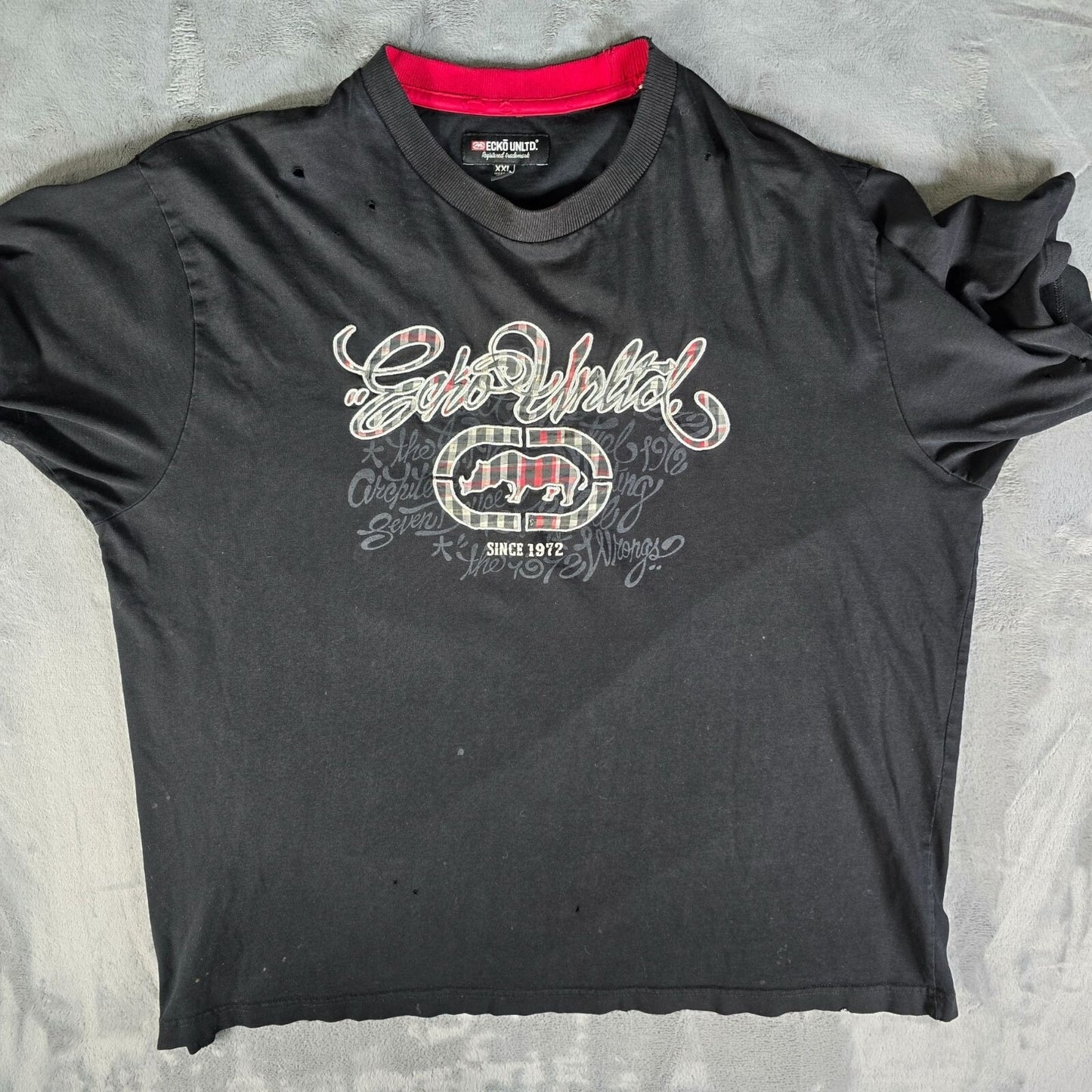 Distressed Vintage Y2K/Early 2000s Ecko Unltd. Plaid Rhino Logo T-Shirt (XXL)