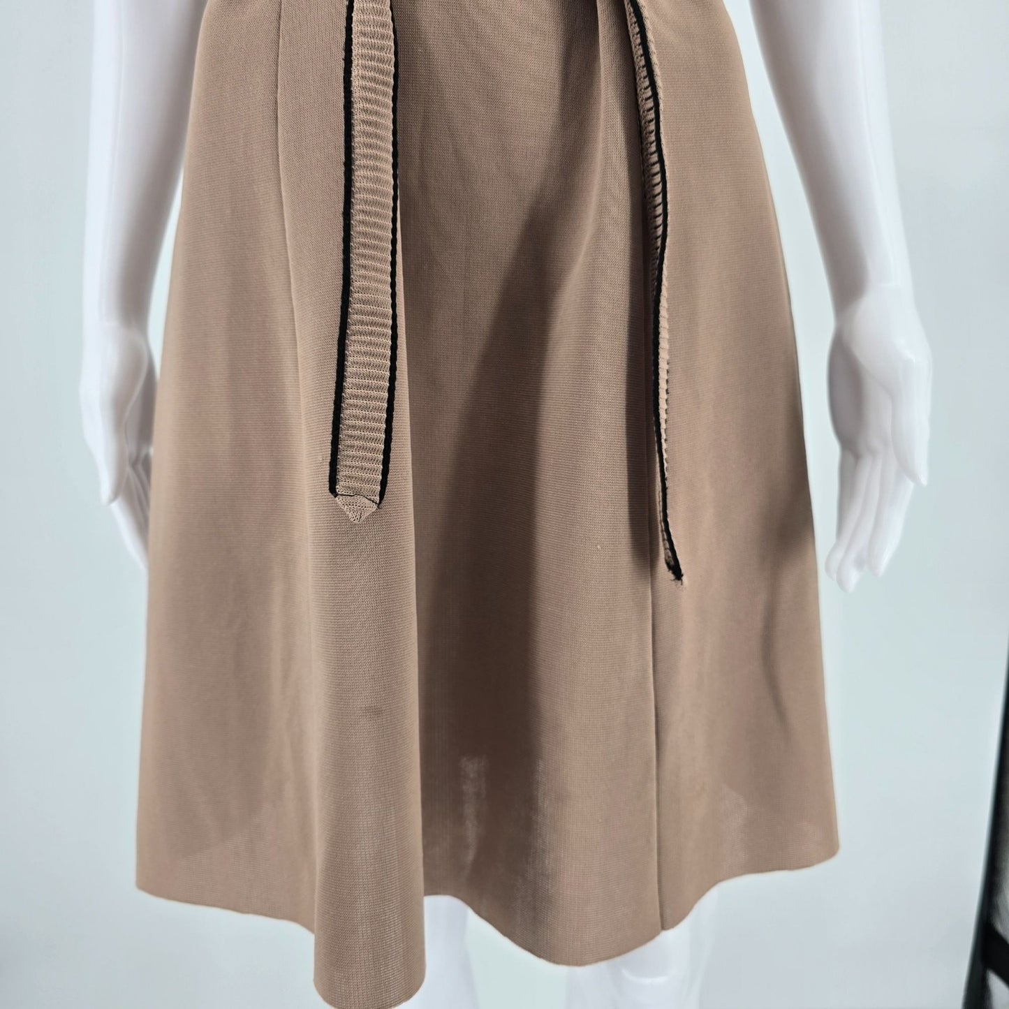 Vintage 1970s Unbranded Taupe Knit Contrast Trim Belted Shift Dress (Large)