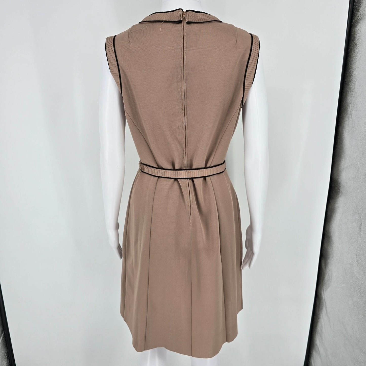 Vintage 1970s Unbranded Taupe Knit Contrast Trim Belted Shift Dress (Large)