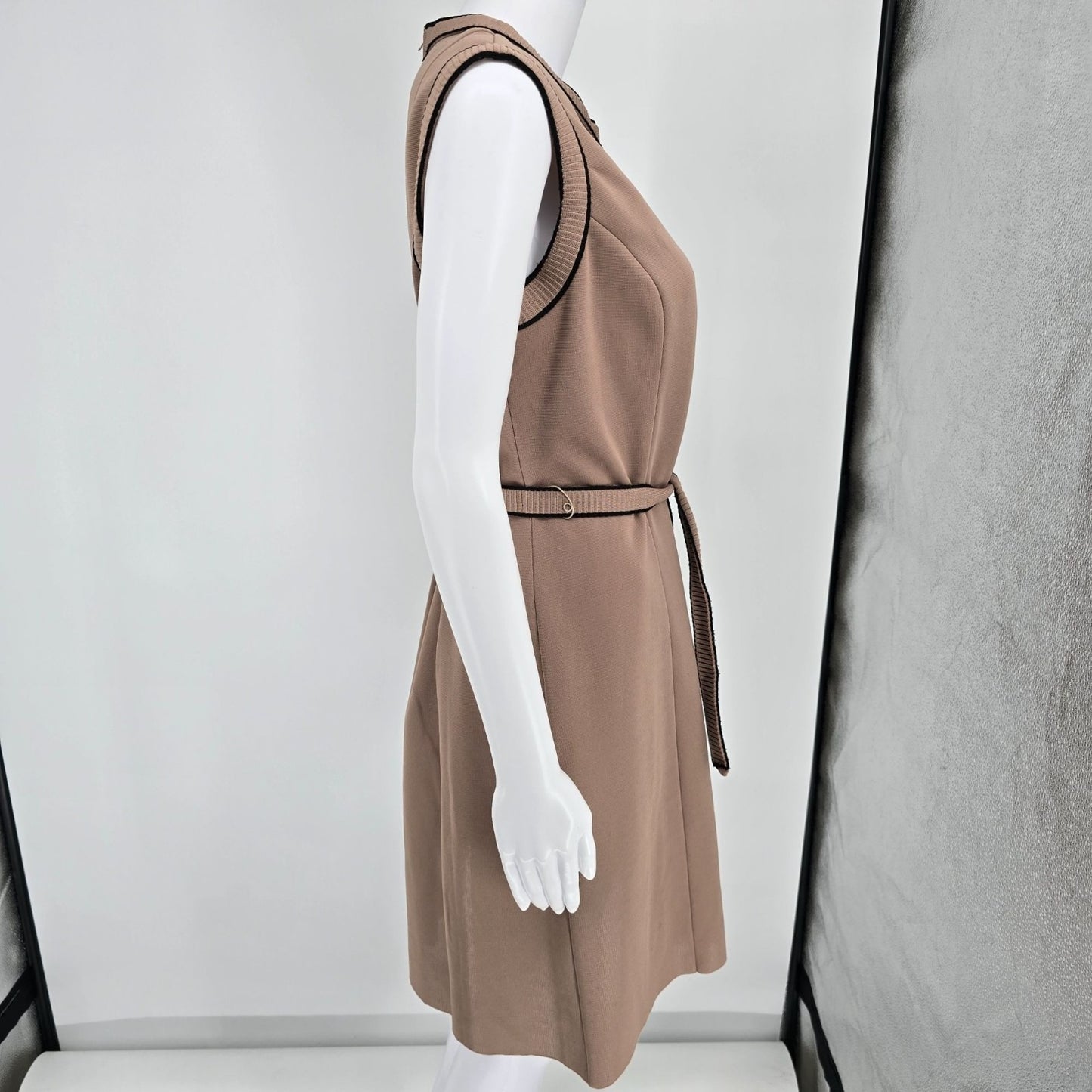 Vintage 1970s Unbranded Taupe Knit Contrast Trim Belted Shift Dress (Large)