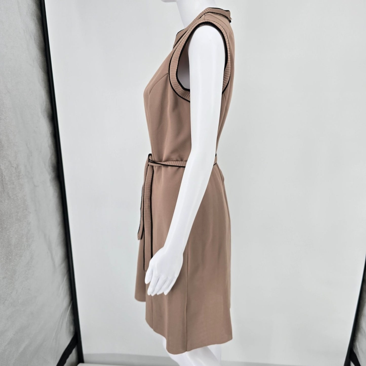 Vintage 1970s Unbranded Taupe Knit Contrast Trim Belted Shift Dress (Large)