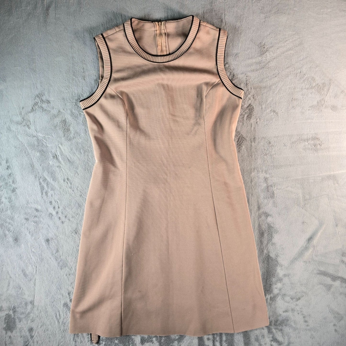 Vintage 1970s Unbranded Taupe Knit Contrast Trim Belted Shift Dress (Large)