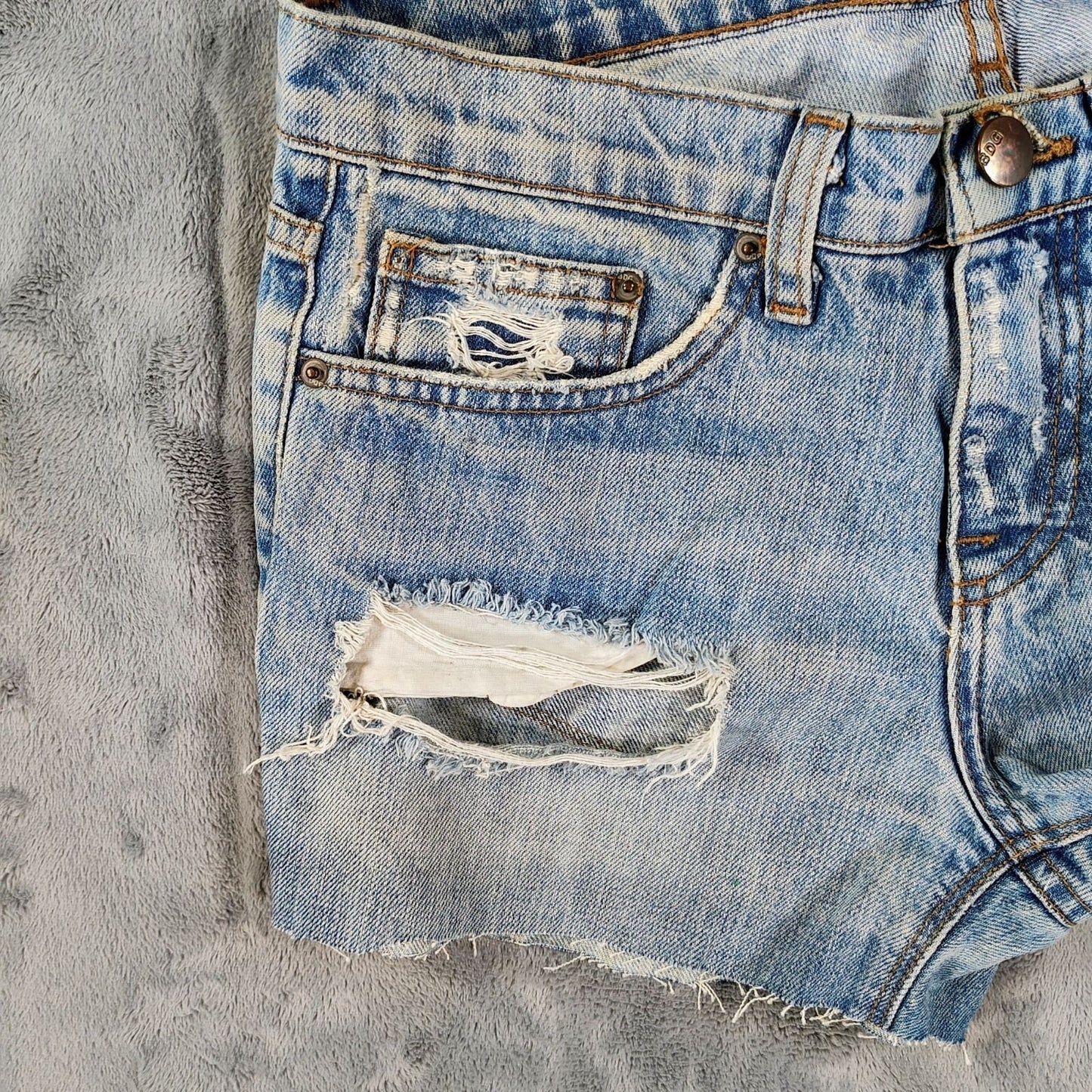 BDG Made in USA Women's Boyfriend DIY Cutoff Blue Denim Jean Shorts (Size 2)