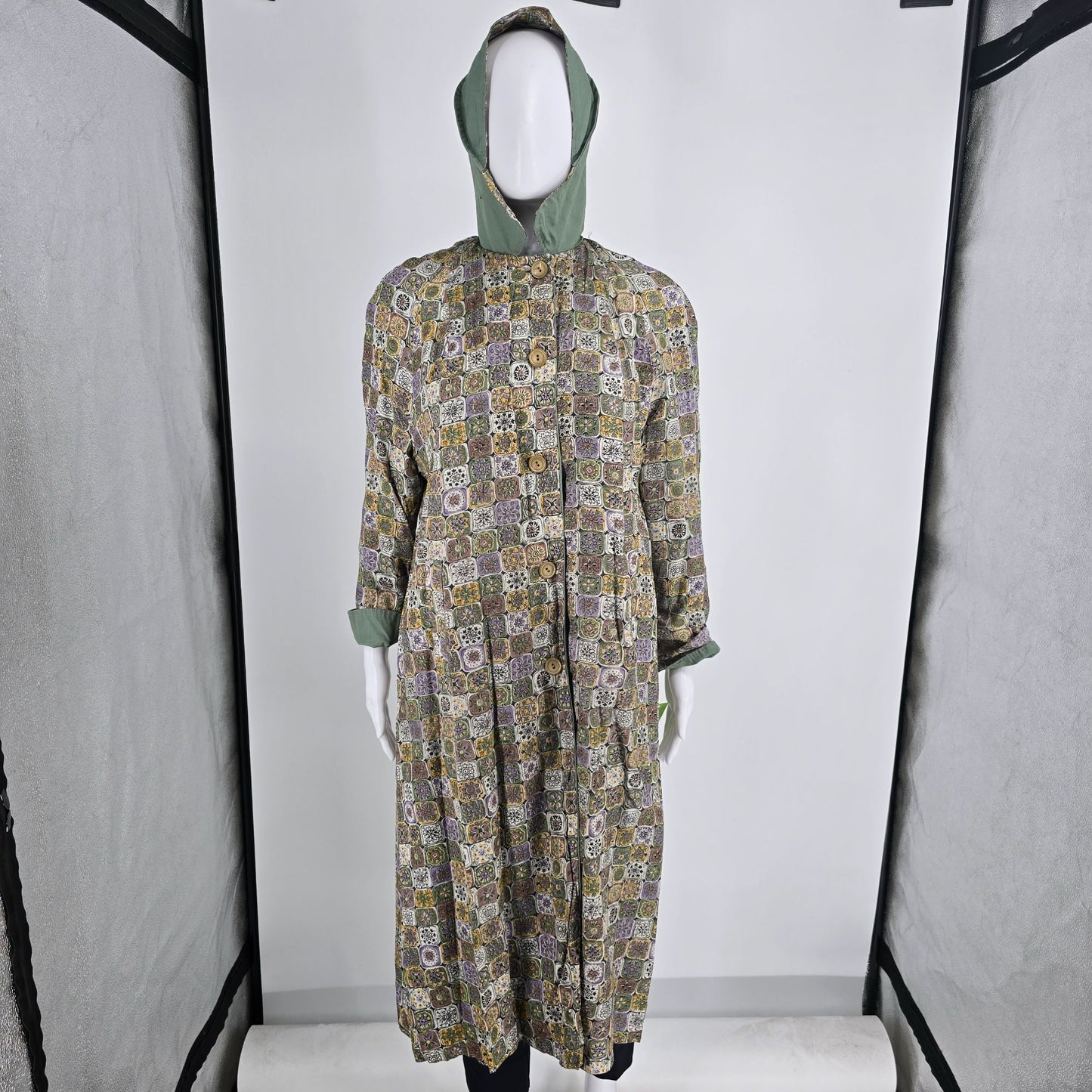Vintage 1960s Mosaic Tile Print/Sage Green Reversible Hooded Coat (Large)