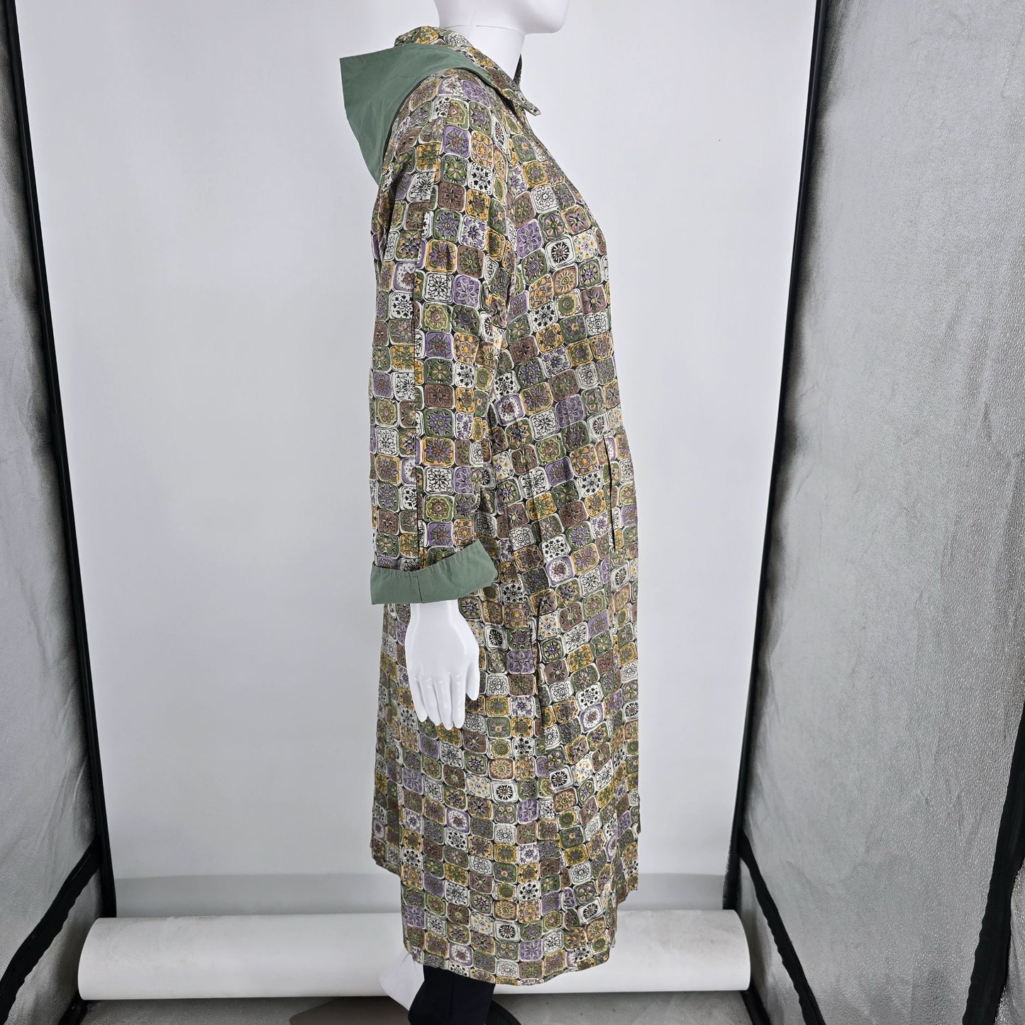 Vintage 1960s Mosaic Tile Print/Sage Green Reversible Hooded Coat (Large)