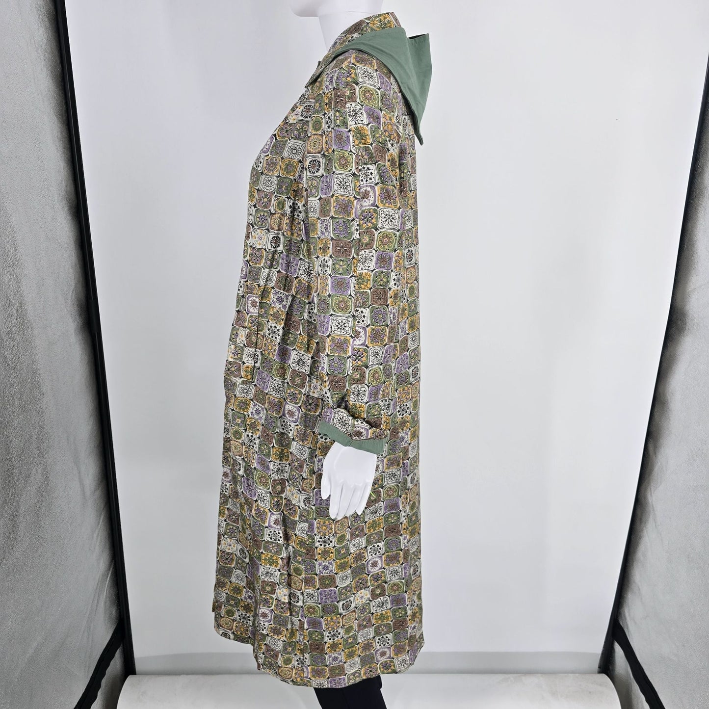 Vintage 1960s Mosaic Tile Print/Sage Green Reversible Hooded Coat (Large)