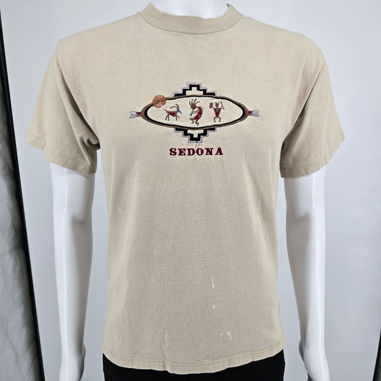 Vintage 1990s P.S.I. Beige Embroidered Sedona Kokopelli Graphic T-Shirt (M)