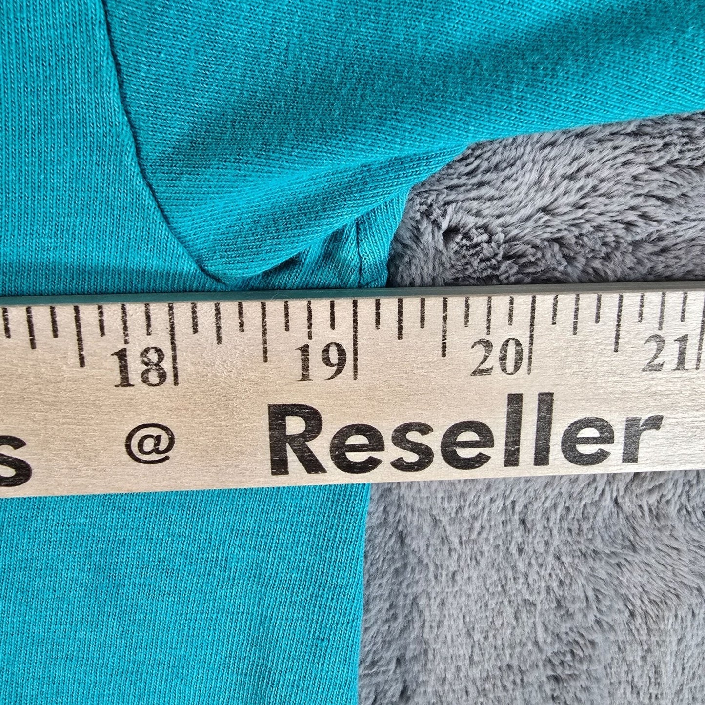 Distressed Vintage 1990s Hanes Faded Tribal Graphic Teal Pocket Tee T-Shirt (M)