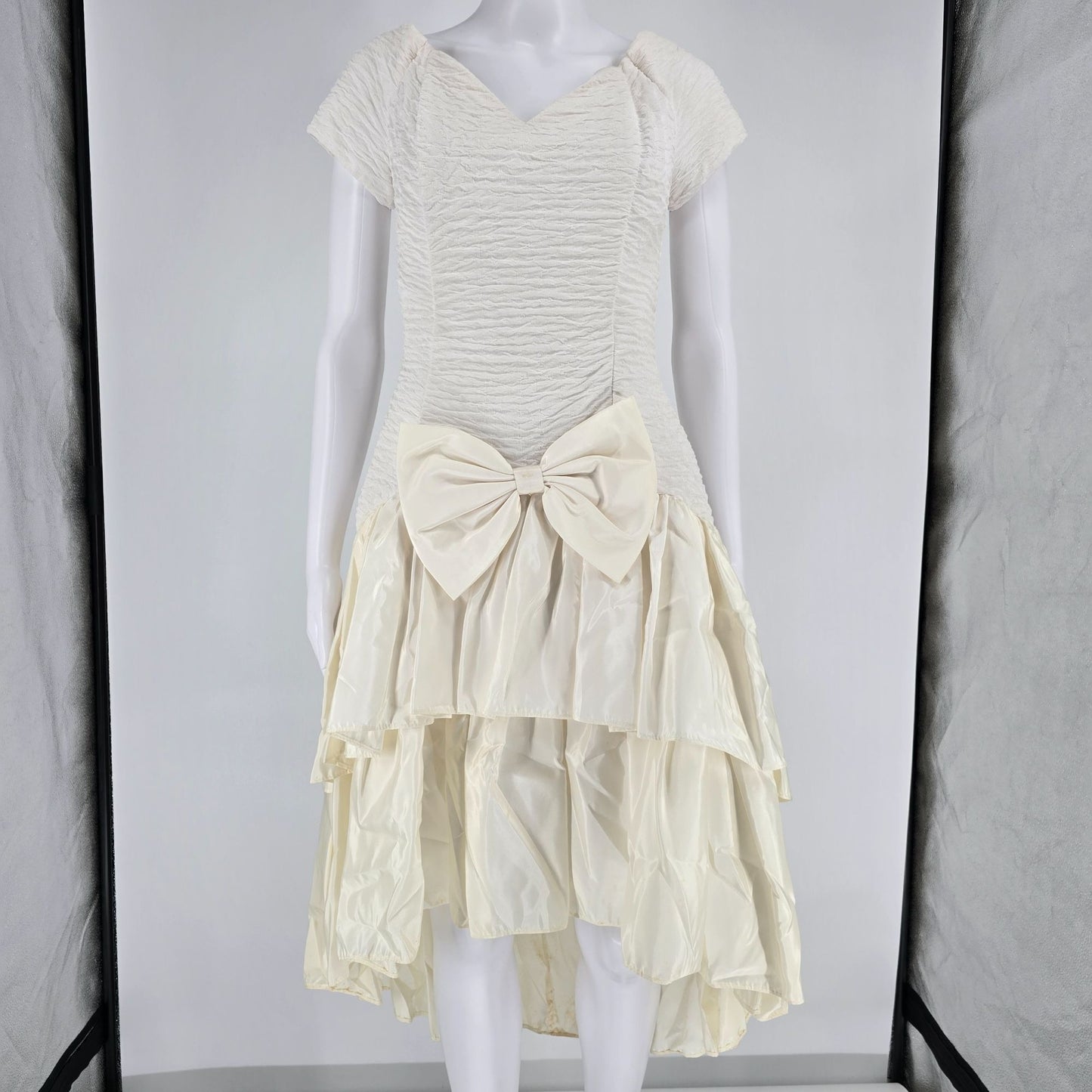 Vintage 1980s Nuance Ivory Ruched Bow Front High Low Tiered Prom/Pary Dress (XS)