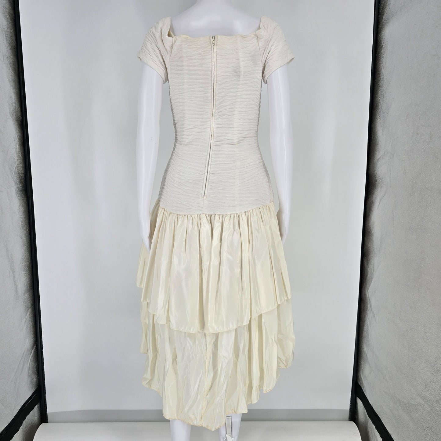 Vintage 1980s Nuance Ivory Ruched Bow Front High Low Tiered Prom/Pary Dress (XS)