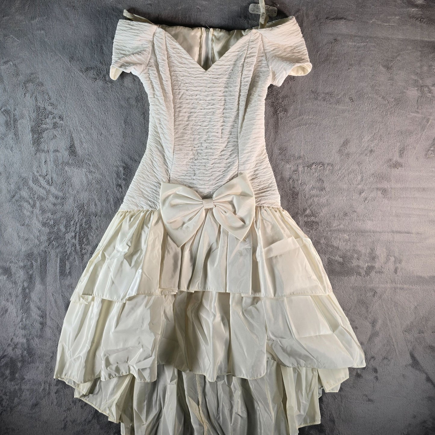 Vintage 1980s Nuance Ivory Ruched Bow Front High Low Tiered Prom/Pary Dress (XS)