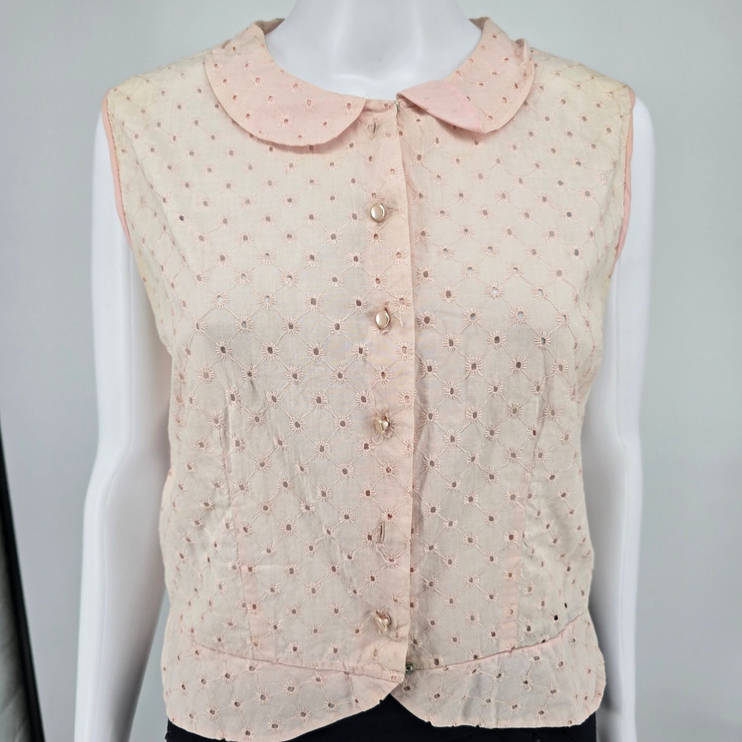 Distressed Vintage 1950s Judy Bond Pink Broderie Anglaise Sleeveless Blouse (M)