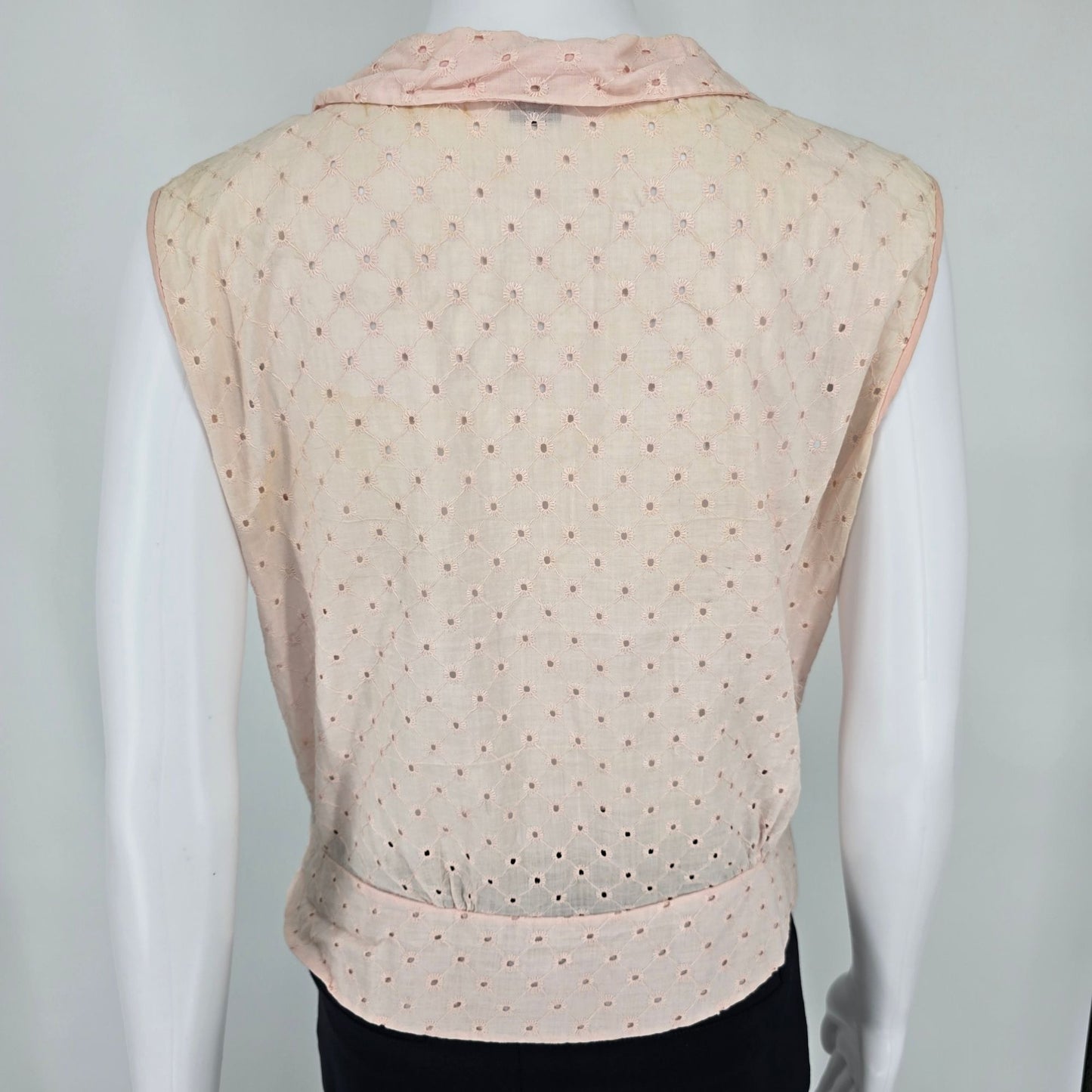 Distressed Vintage 1950s Judy Bond Pink Broderie Anglaise Sleeveless Blouse (M)