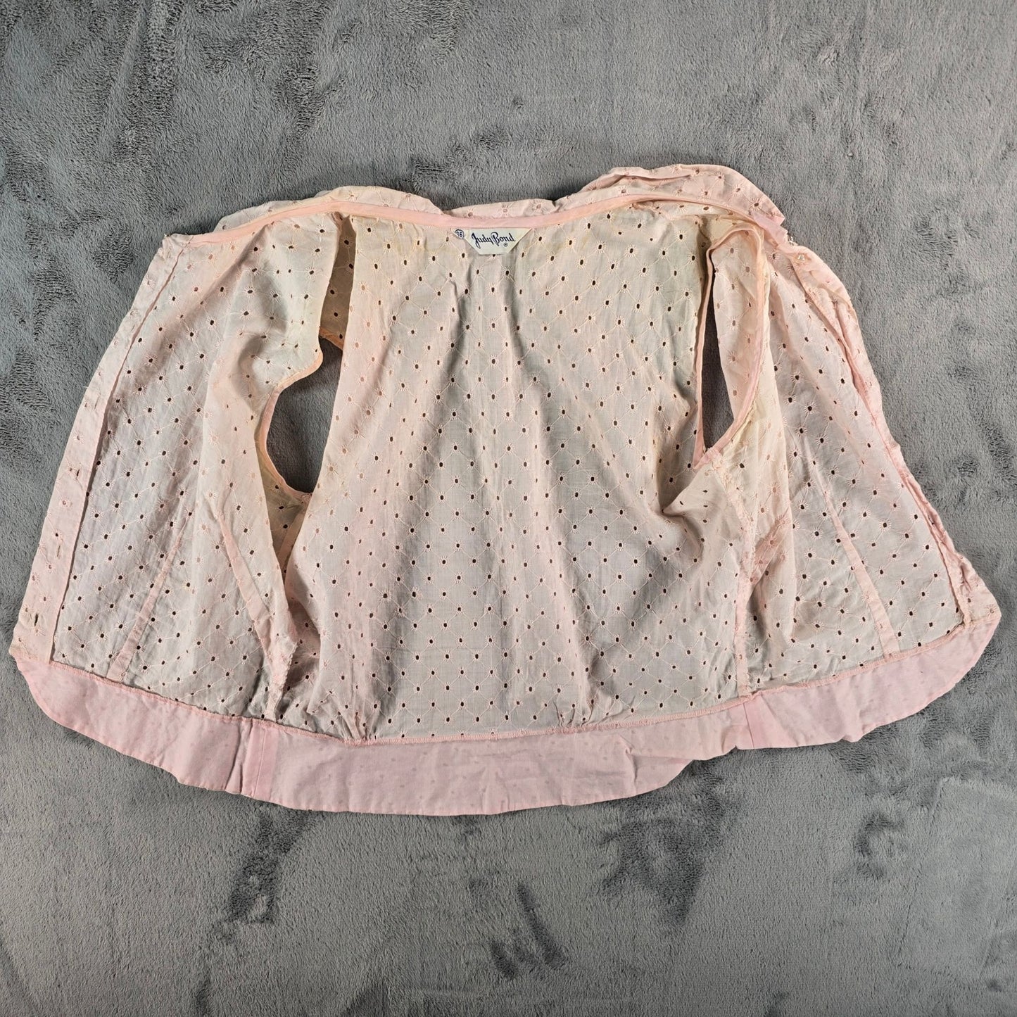 Distressed Vintage 1950s Judy Bond Pink Broderie Anglaise Sleeveless Blouse (M)