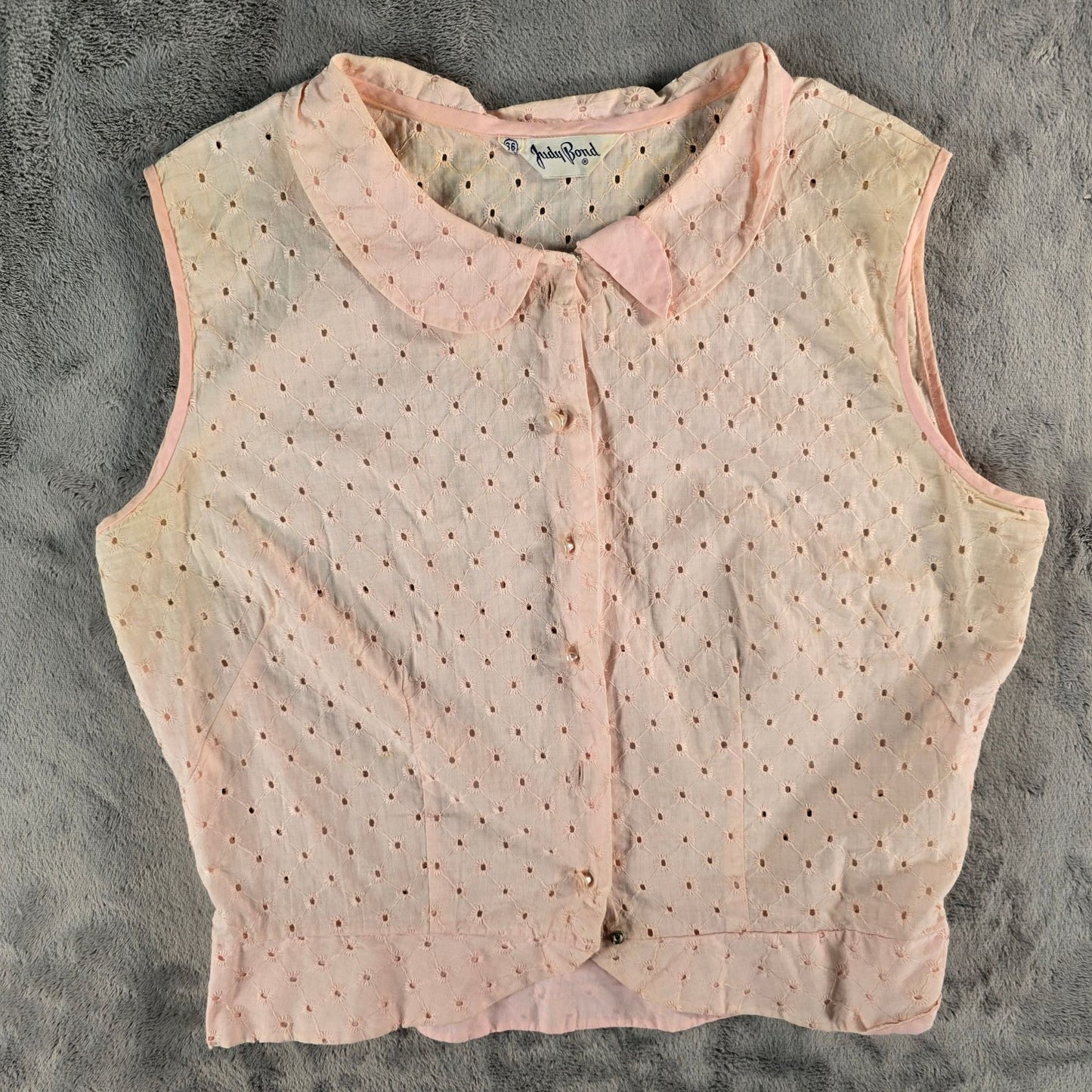 Distressed Vintage 1950s Judy Bond Pink Broderie Anglaise Sleeveless Blouse (M)