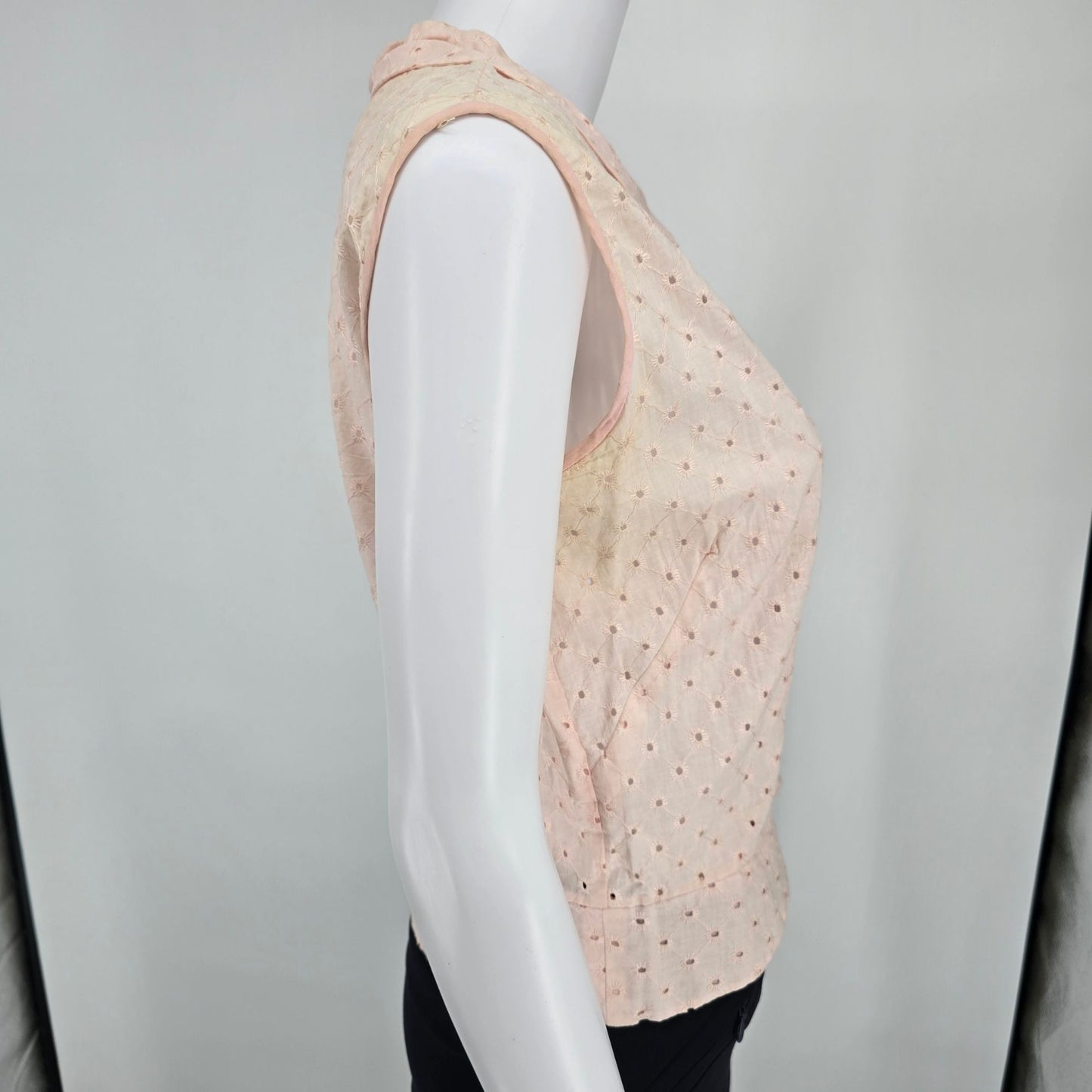 Distressed Vintage 1950s Judy Bond Pink Broderie Anglaise Sleeveless Blouse (M)