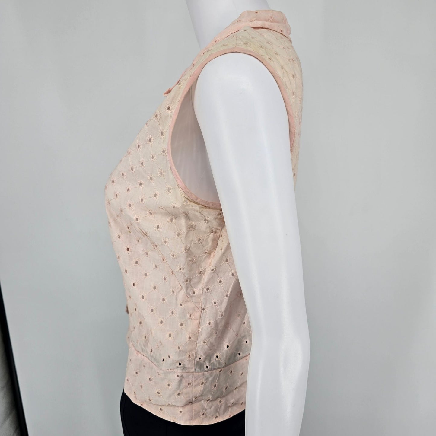 Distressed Vintage 1950s Judy Bond Pink Broderie Anglaise Sleeveless Blouse (M)