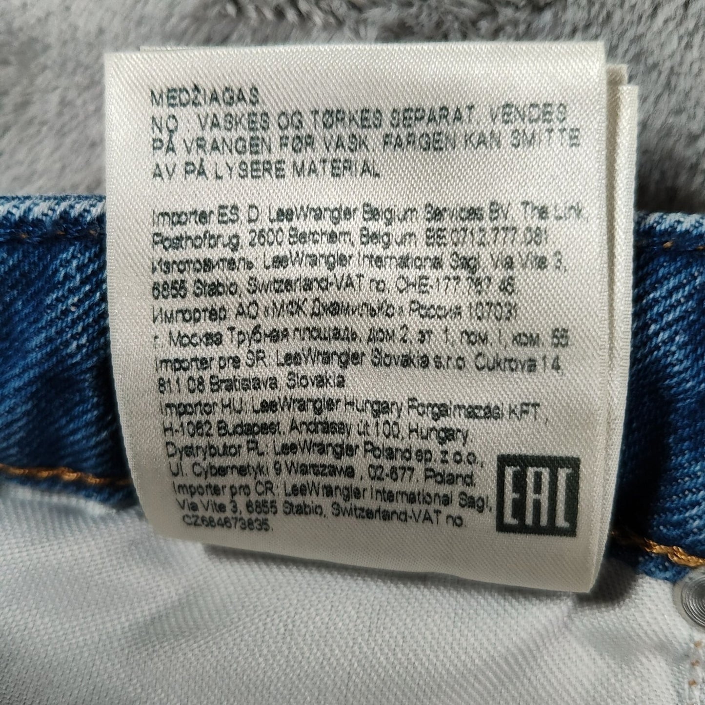 Lee Organic Cotton Women's "Carol" Denim DIY Cut-Off Jean Shorts (27" Waist)