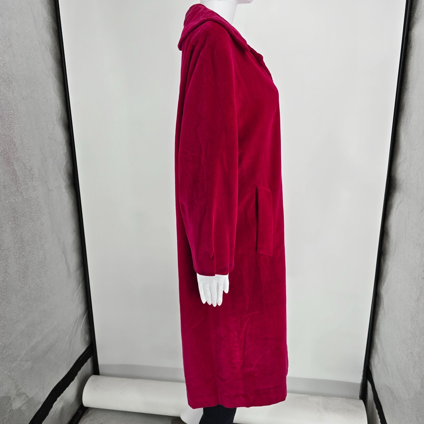 Vintage 1960s Marguerite Rubel San Francisco Women's Fuschia Velvet Coat (XL)