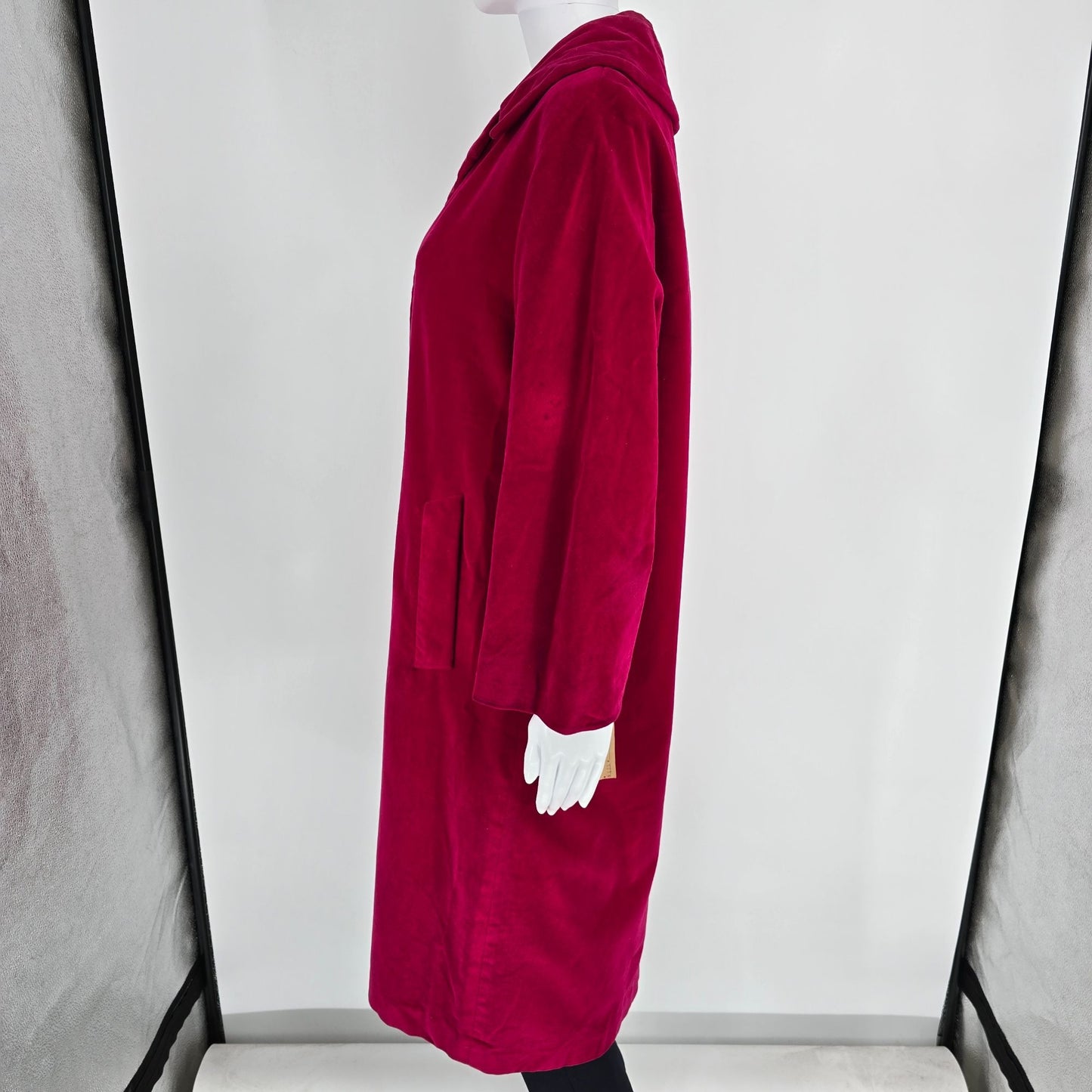 Vintage 1960s Marguerite Rubel San Francisco Women's Fuschia Velvet Coat (XL)