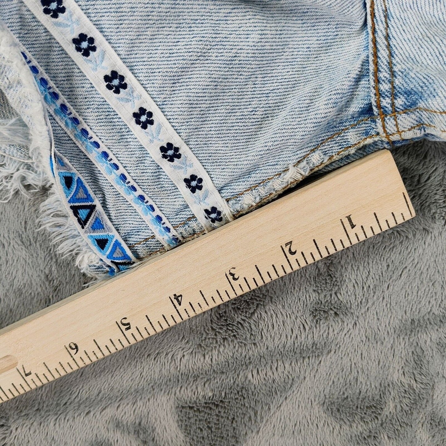 Vintage 1988-1994 Unisex Orange Tab Levi's 550 DIY Denim Cut-Off Shorts (W30)