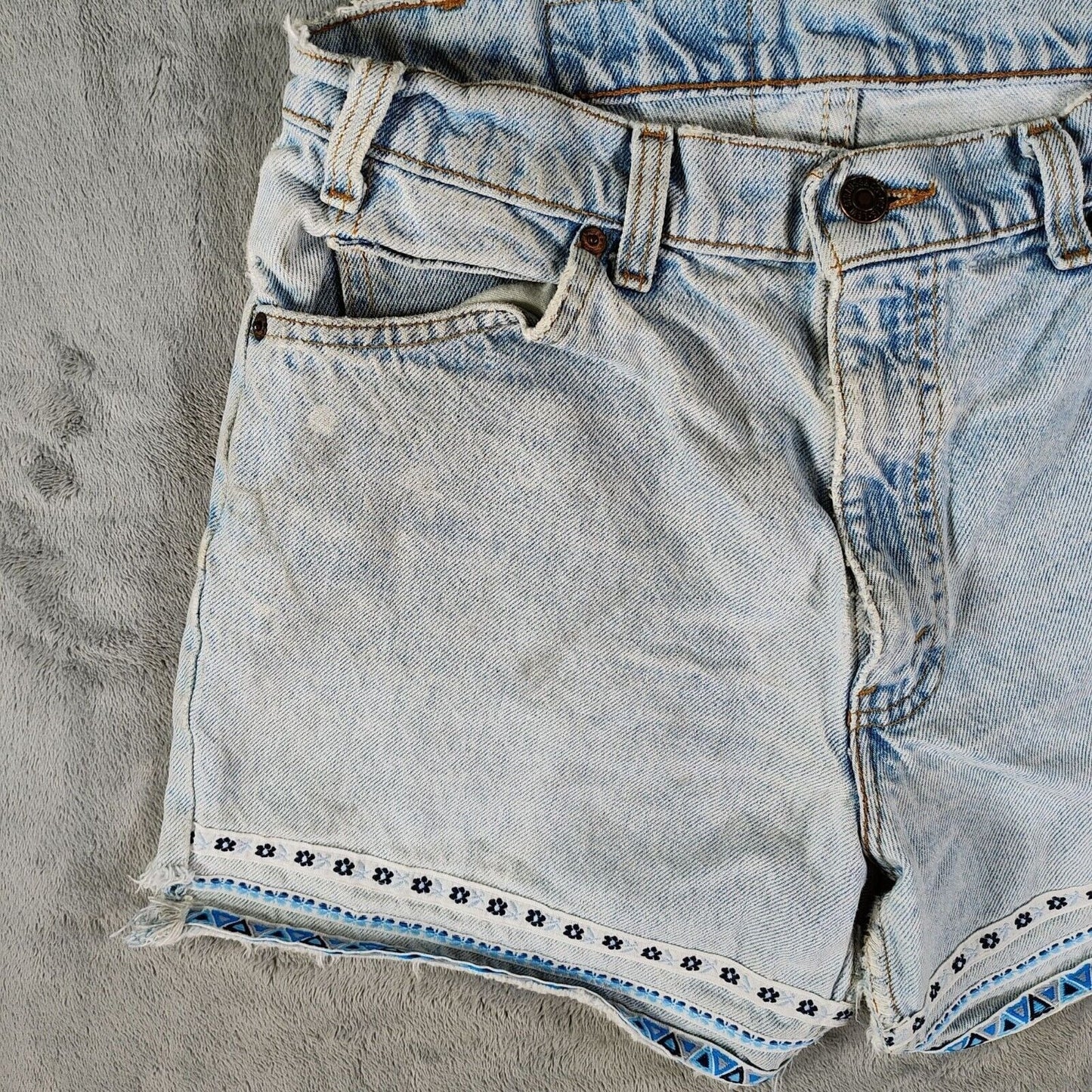 Vintage 1988-1994 Unisex Orange Tab Levi's 550 DIY Denim Cut-Off Shorts (W30)