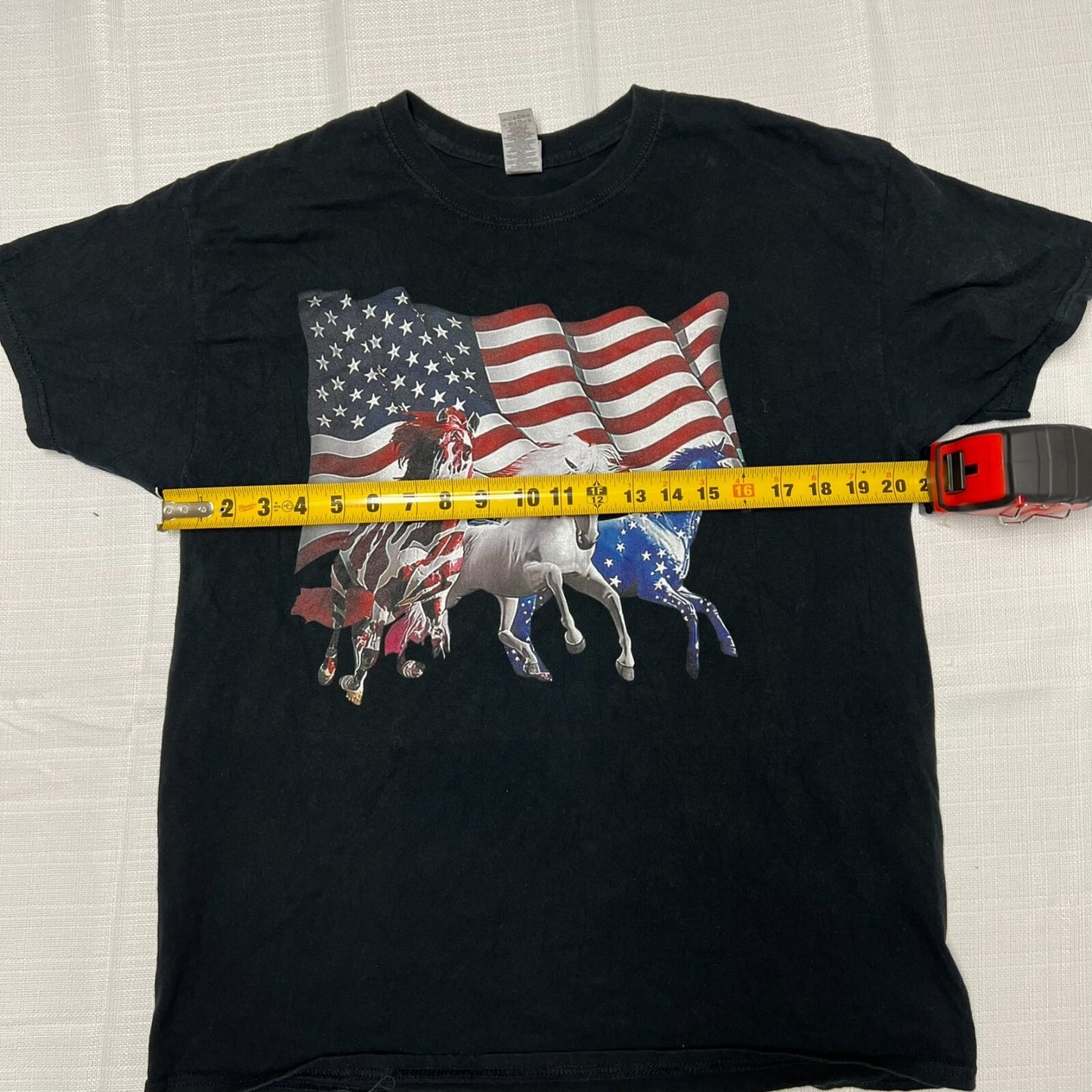 2010s Gildan Heavy Cotton Patriotic Horse & Flag Black Graphic T-Shirt (L)