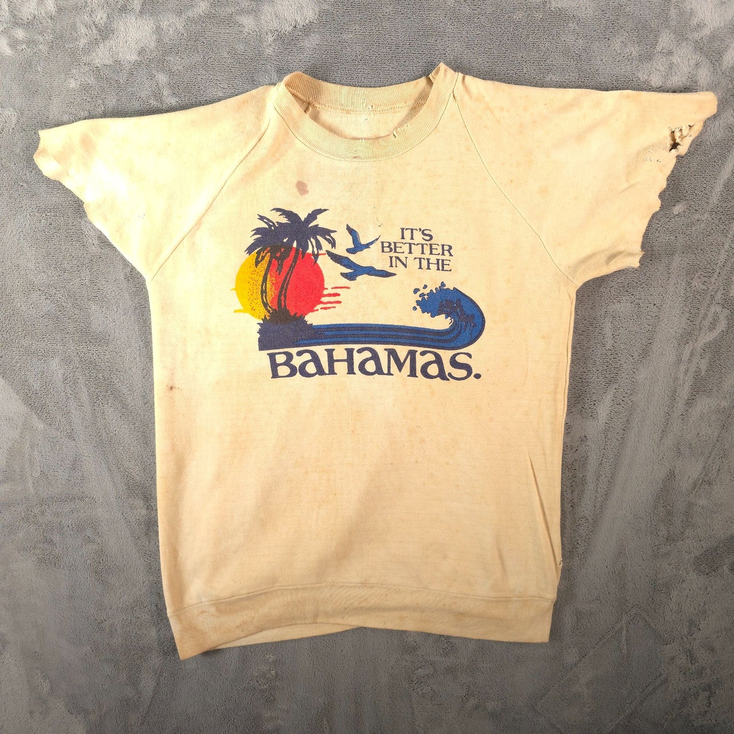 Thrashed Vintage 1980s "It's Better in the Bahamas" Short Sleeve Sweatshirt (M)