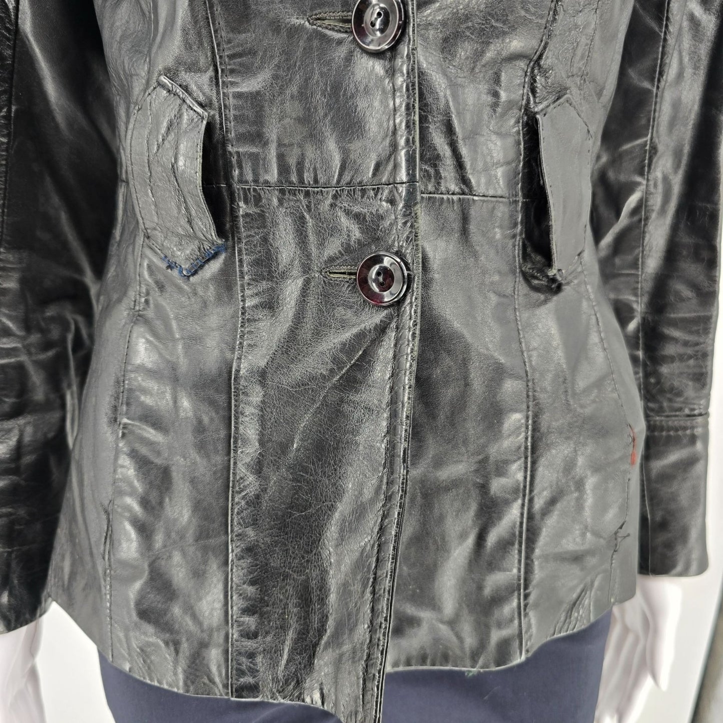 Damaged Vintage 1970s Unbranded Women's Black Leather Fitted Blazer Jacket (XS)
