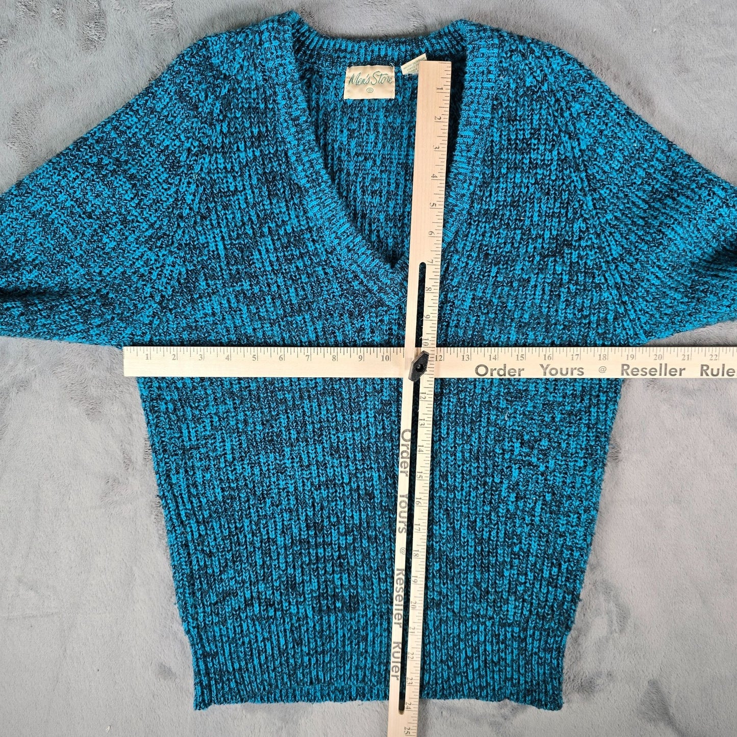 Vintage 1970s Men's Store Teal & Black Marbled V-Neck Acrylic Sweater (S)