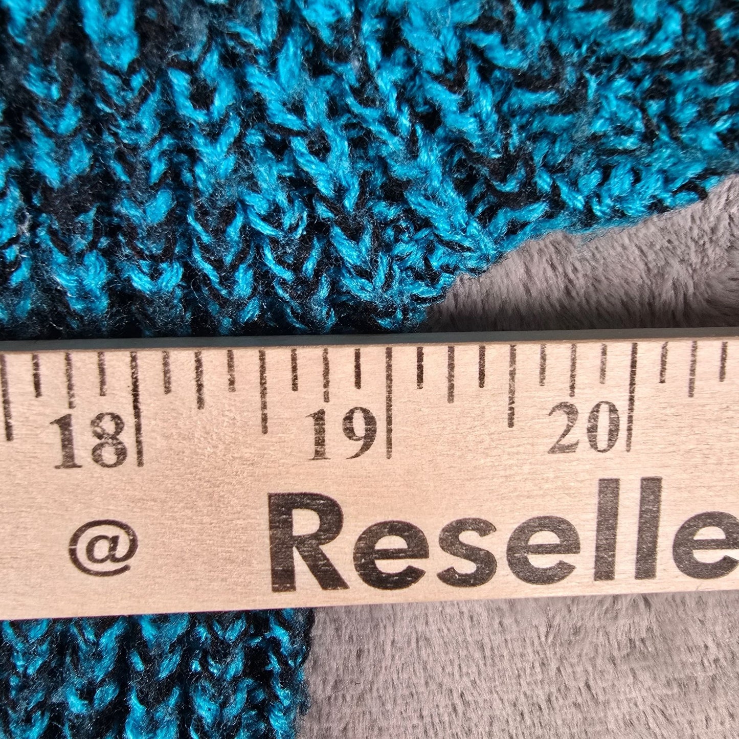 Vintage 1970s Men's Store Teal & Black Marbled V-Neck Acrylic Sweater (S)