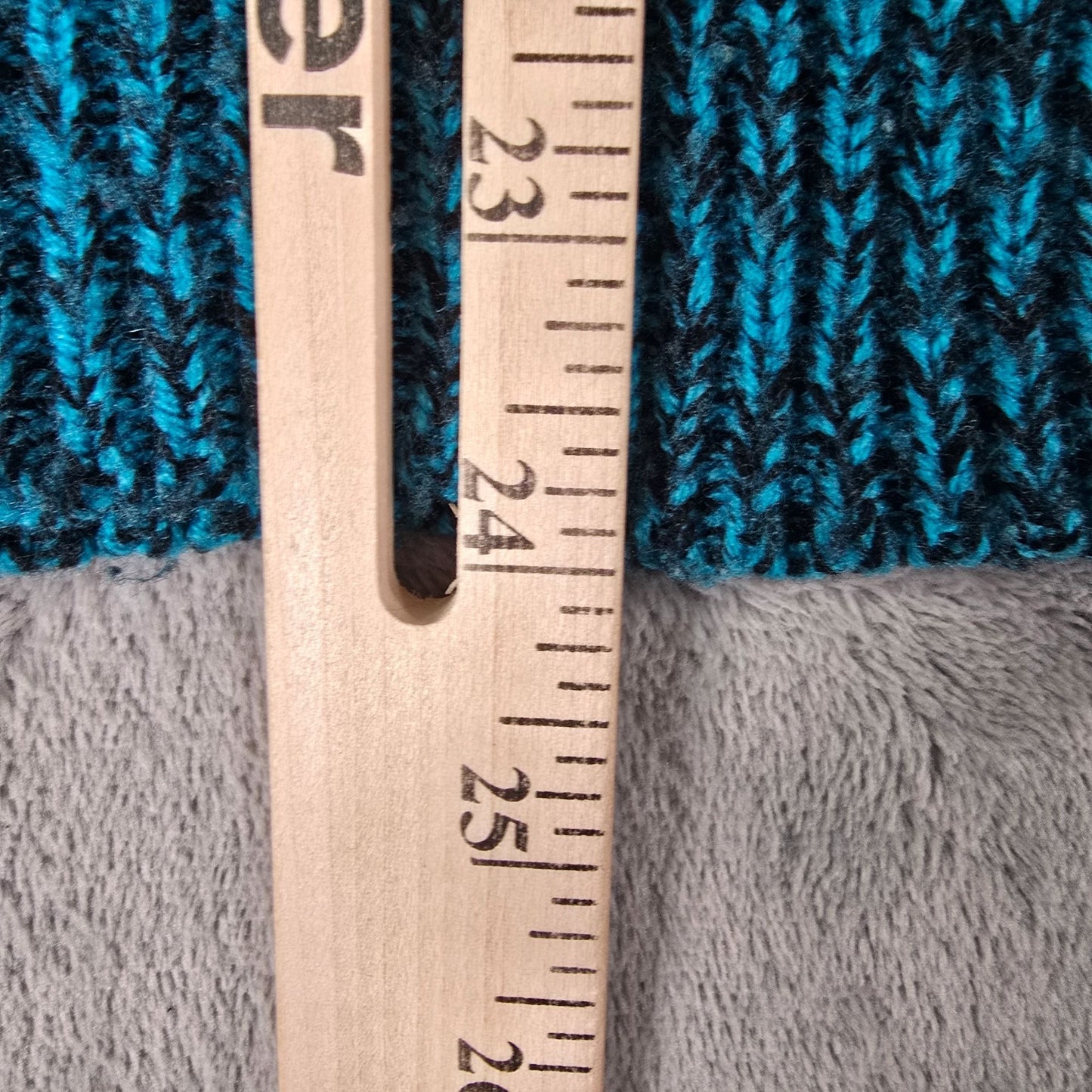 Vintage 1970s Men's Store Teal & Black Marbled V-Neck Acrylic Sweater (S)
