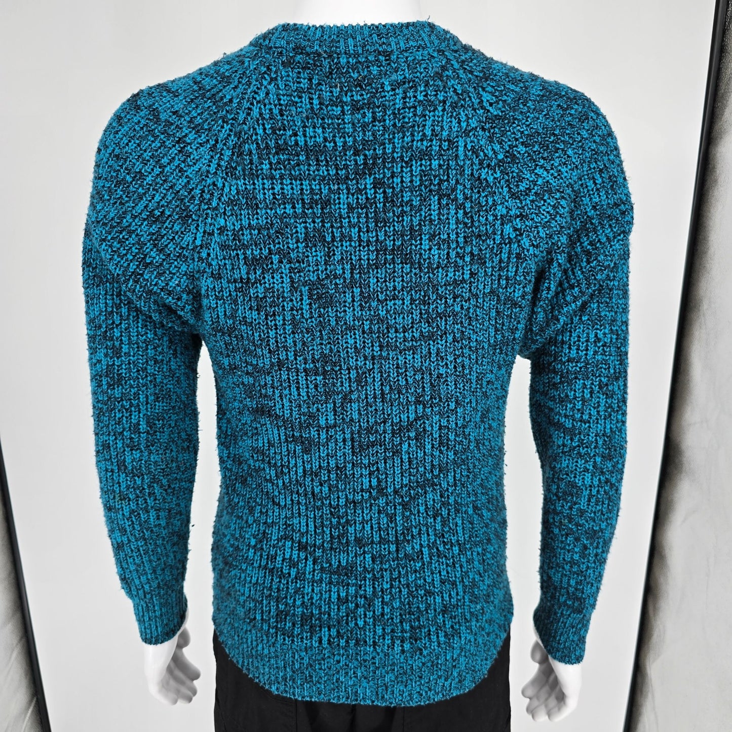 Vintage 1970s Men's Store Teal & Black Marbled V-Neck Acrylic Sweater (S)